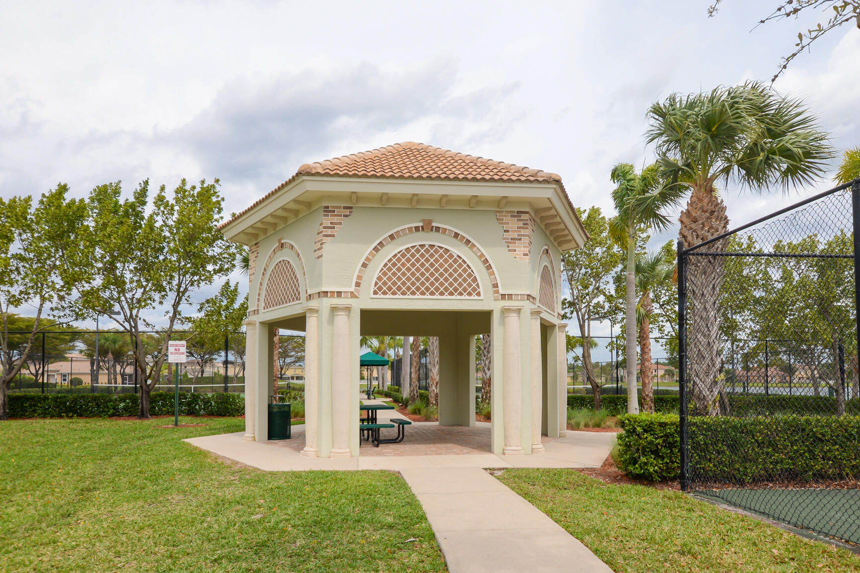 VIZCAYA FALLS PLAT 1 - Residential Lease