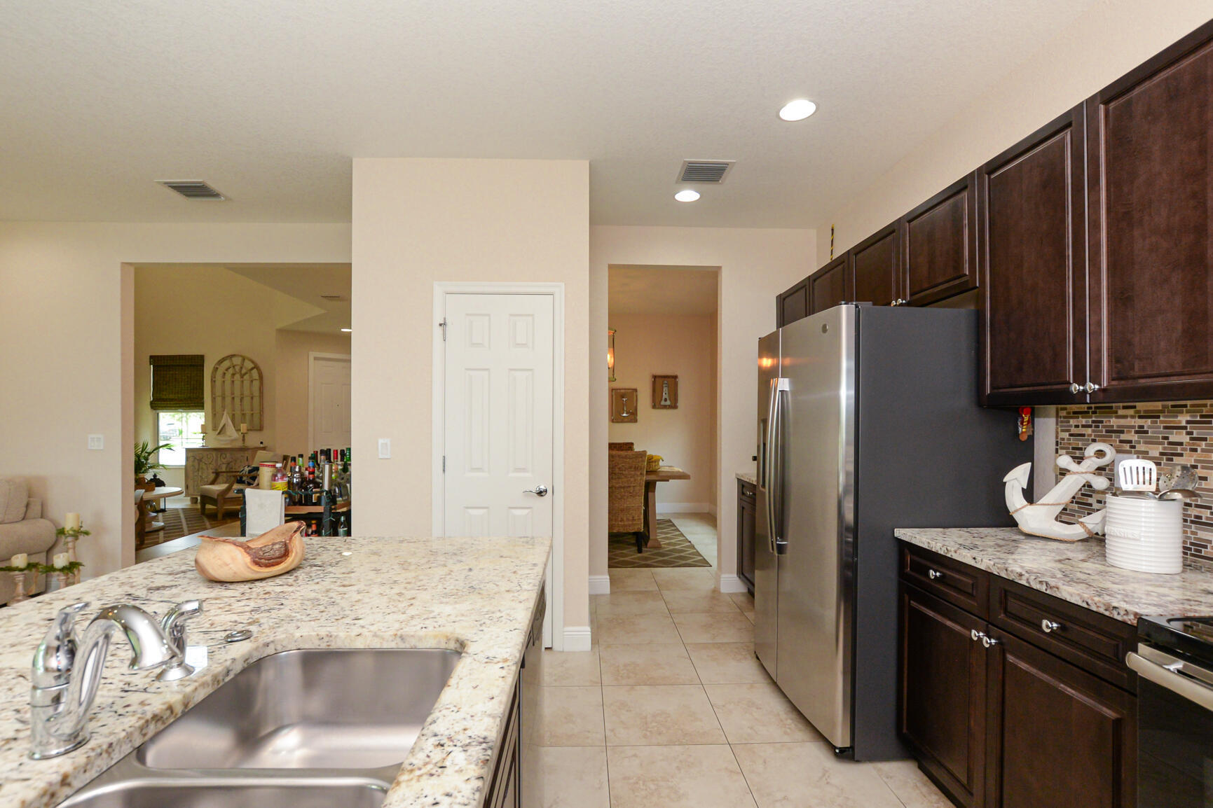 VIZCAYA FALLS PLAT 1 - Residential Lease