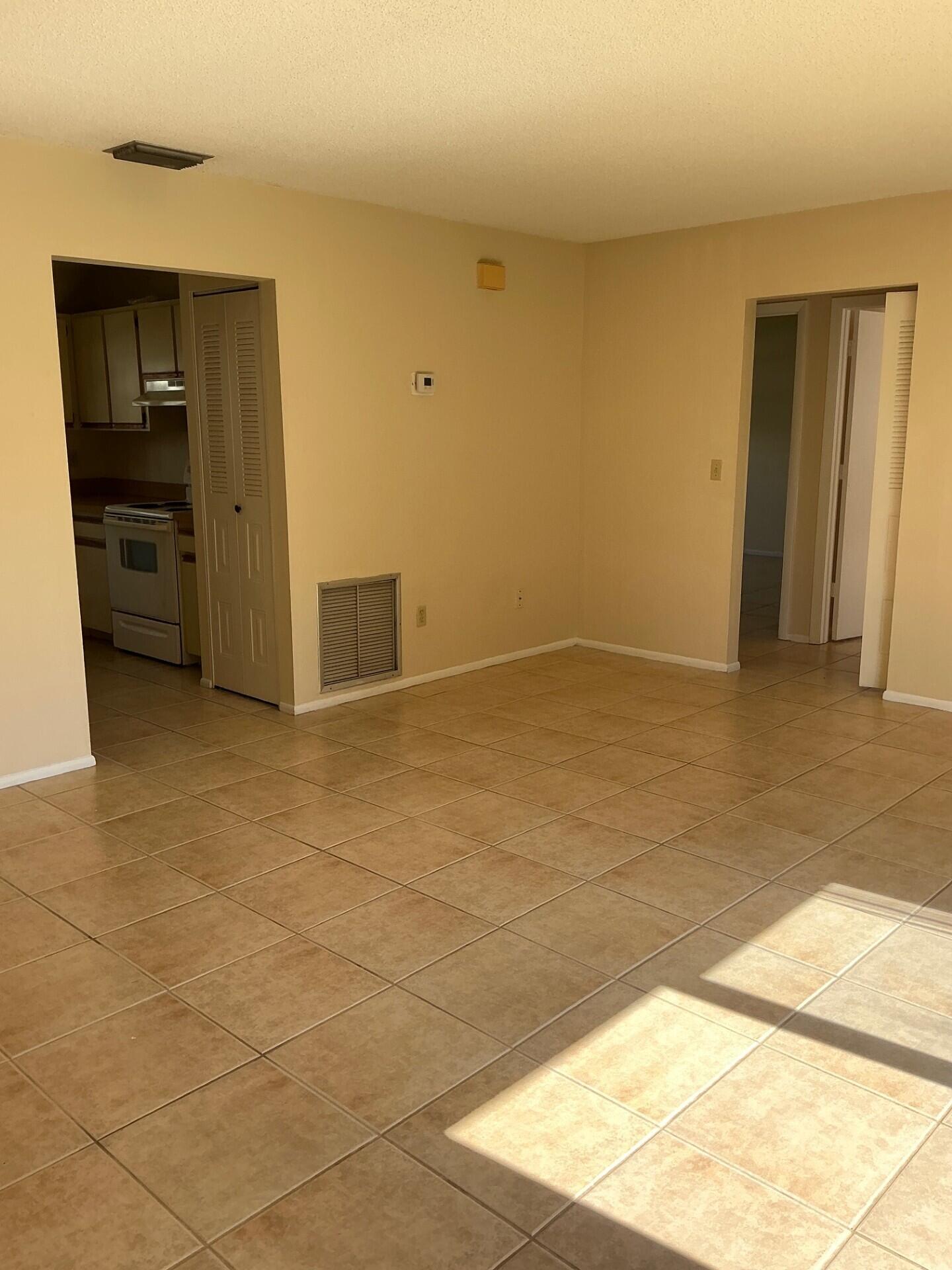 PORT ST LUCIE SECTION 52 - Residential Lease