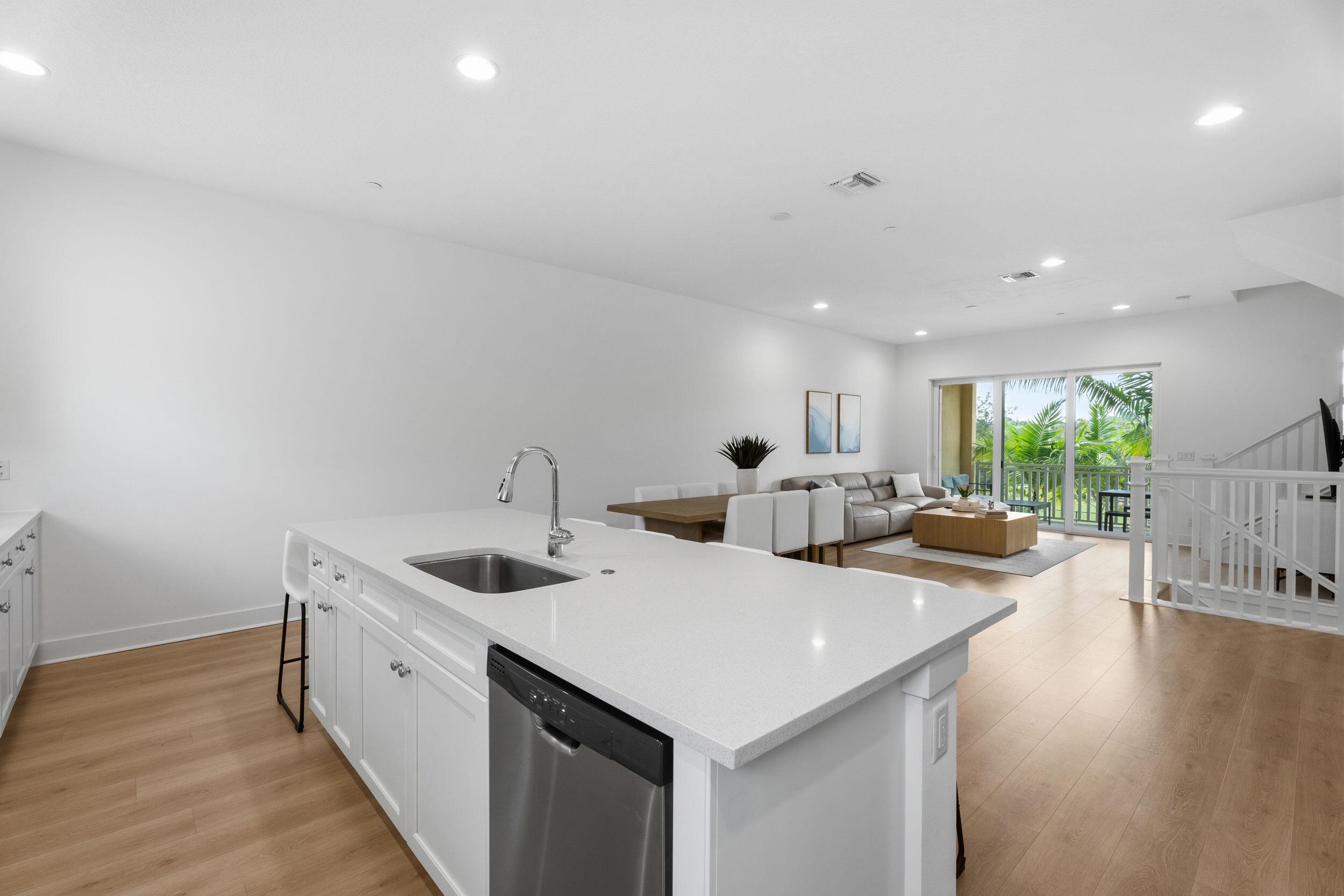 ALTON NEIGHBORHOOD - Residential Lease