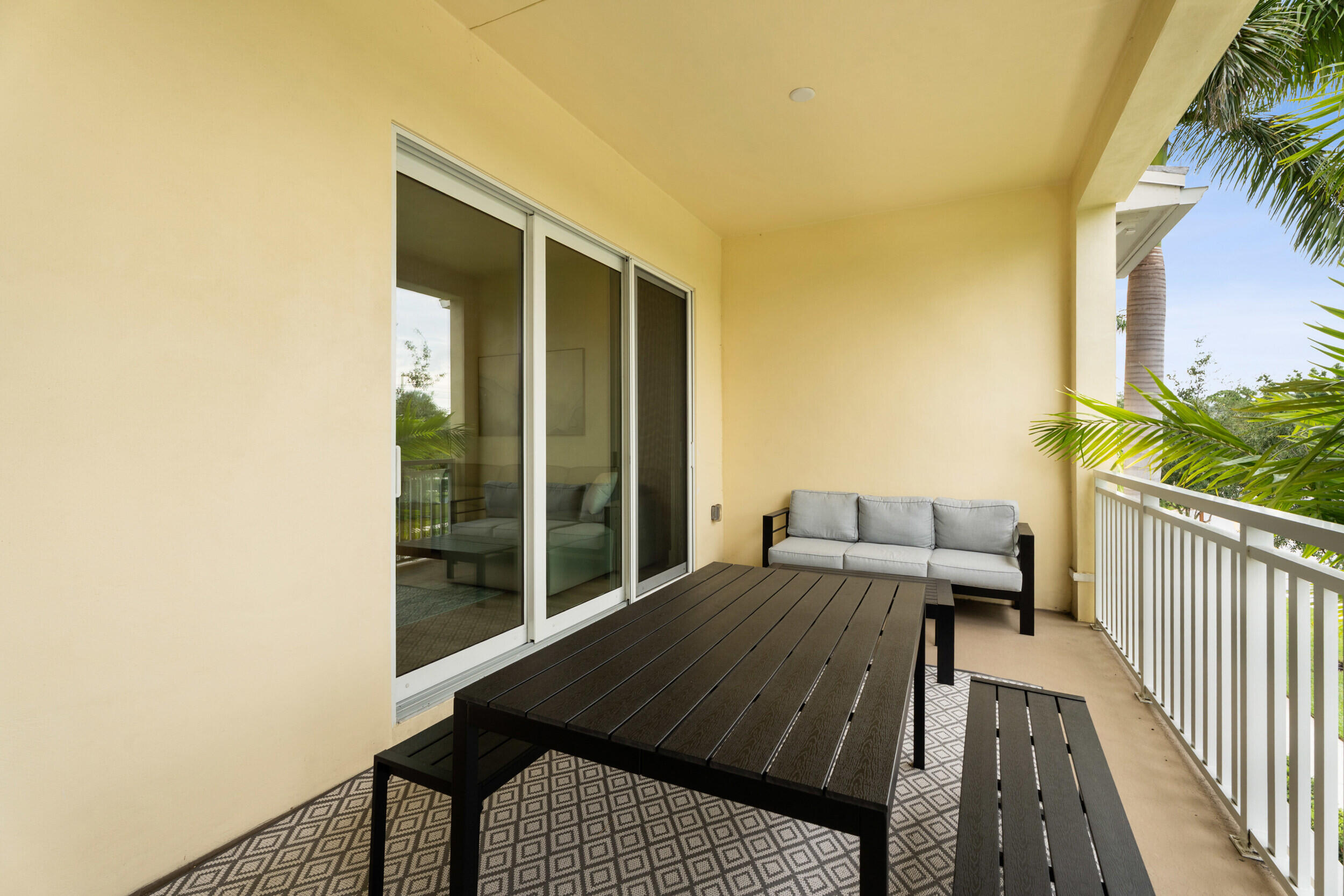 ALTON NEIGHBORHOOD - Residential Lease