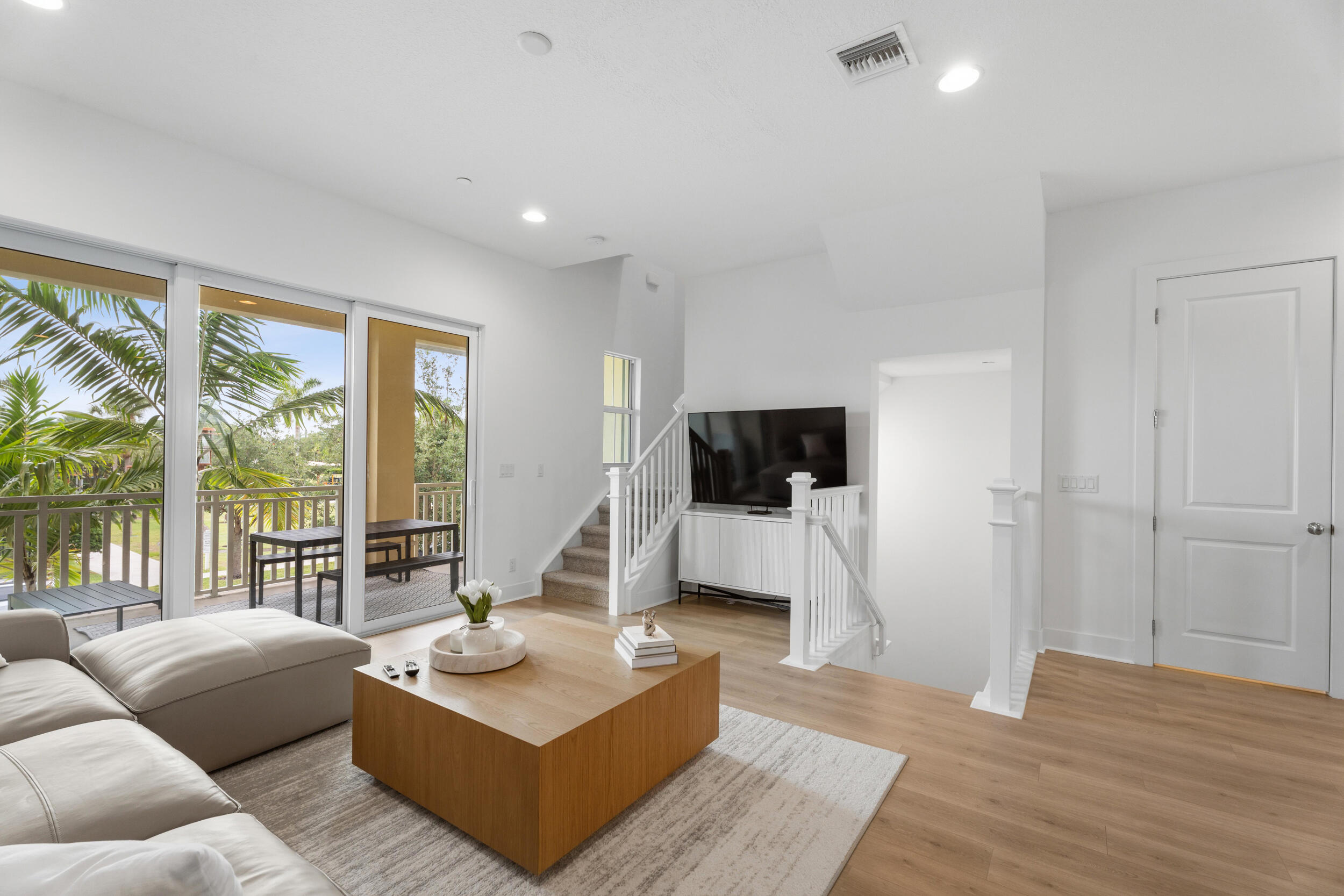 ALTON NEIGHBORHOOD - Residential Lease