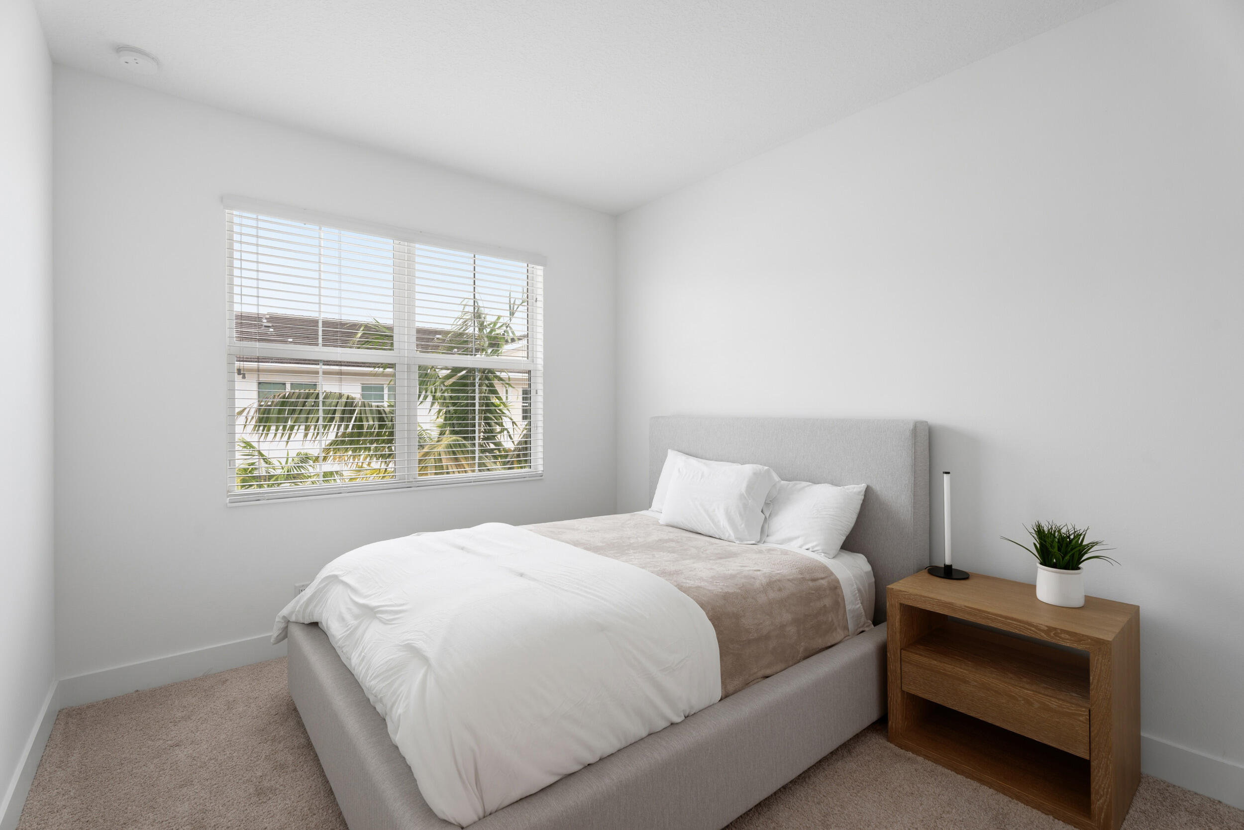 ALTON NEIGHBORHOOD - Residential Lease