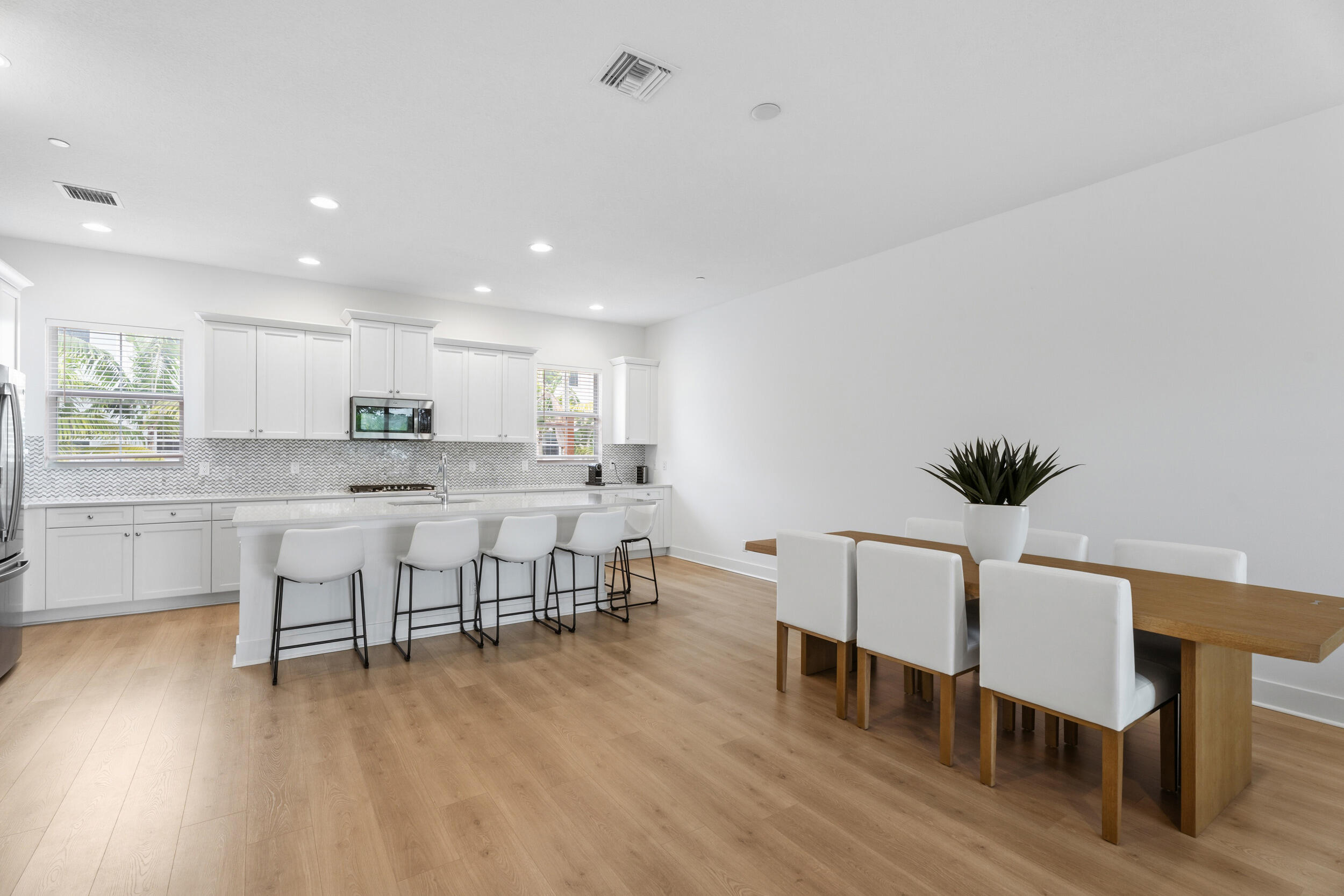 ALTON NEIGHBORHOOD - Residential Lease