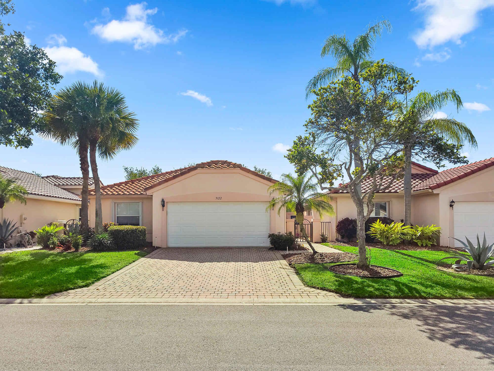 THIS BEAUTIFUL POPULAR AND EXPANDED DORSET MODEL SITS ON A SERENE LAKEFRONT LOT! THE HOME WAS CUSTOMIZED BY THE ORIGINAL OWNERS !  THE KITCHEN FEATURES 42" CABINETS, POT DRAWERS, UNIQUE GRANITE COUNTER TOPS AND UPDATED APPLIANCES. THE BEDROOMS HAVE A SPLIT FLOOR PLAN FOR PRIVACY THE SPACIOUS PRIMARY BEDROOM HAS A WALK IN CLOSET WITH CUSTOM CLOSET ORGANIZERS, LUXURY VINYL TILES AND PLANTATION SHUTTERS. THE PRIMARY BATH FEATURES A ROMAN TUB, SEPARATE SHOWER WITH RAIN SHOWER HEAD. CASCADE LAKES IS AN ACTIVE ADULT COMMUNITY WITH  AN INDOOR AND OUTDOOR POOL, HOT TUB,TENNIS AND PICKLE BALL COURTS WITH ON SITE PROS, FITNESS CENTER, BOCCE BALL COURTS, 24 HOUR MAN GATED SECURITY. CLUB HOUSE BEING   RENOVATIONED WITH NO COST TO THE BUYERS. ASSESSMENT PAID BY SELLER.