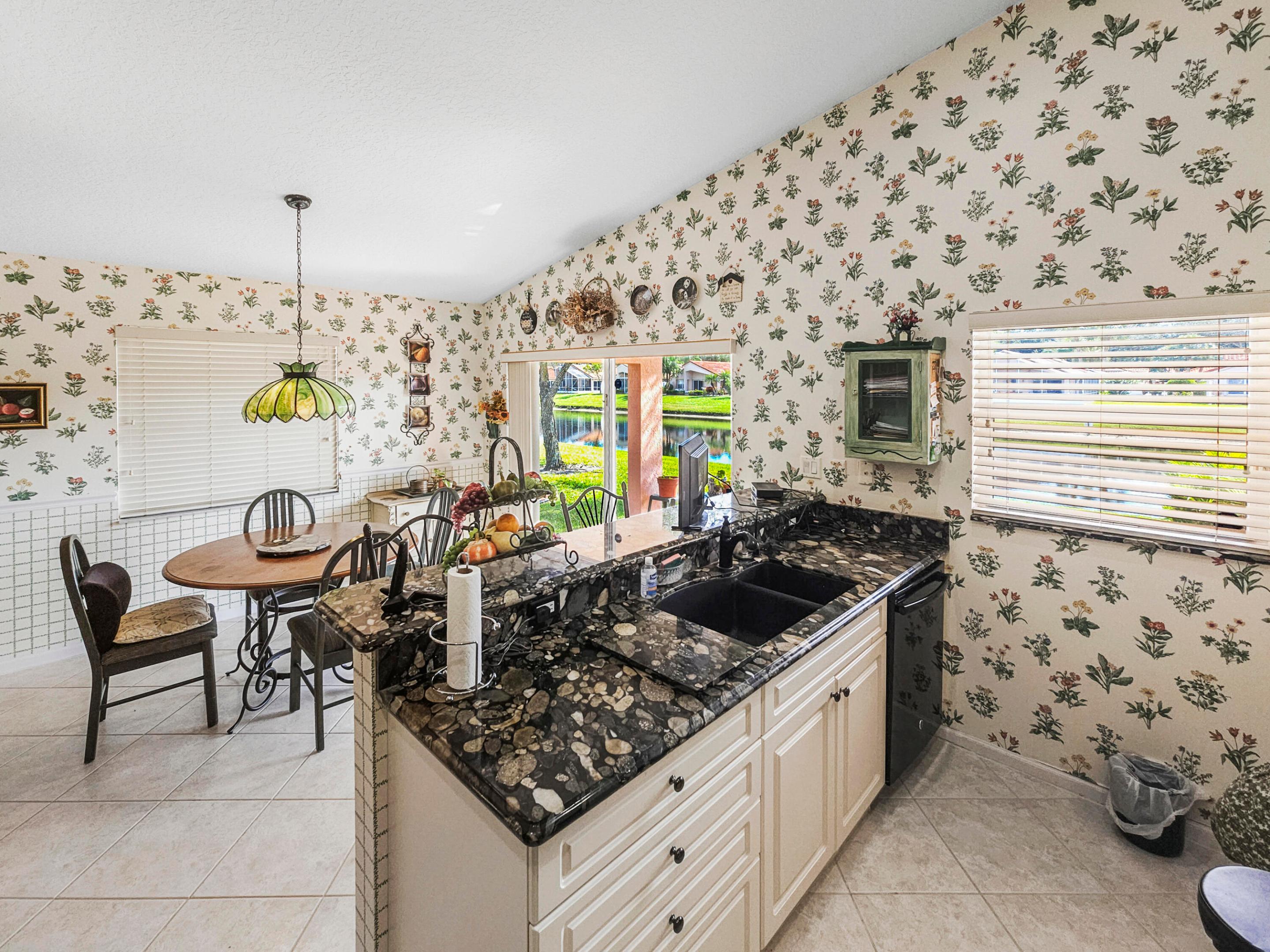 CASCADE LAKES - Residential