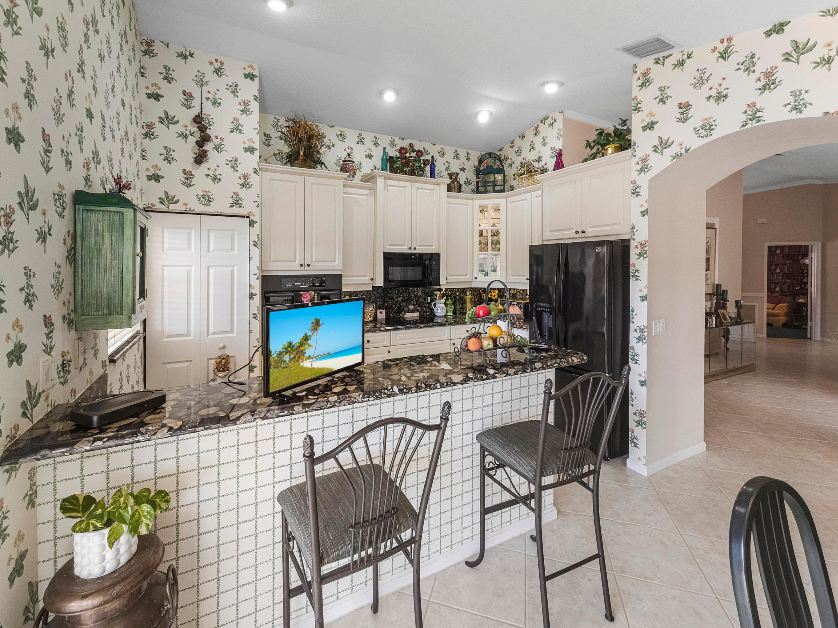 CASCADE LAKES - Residential