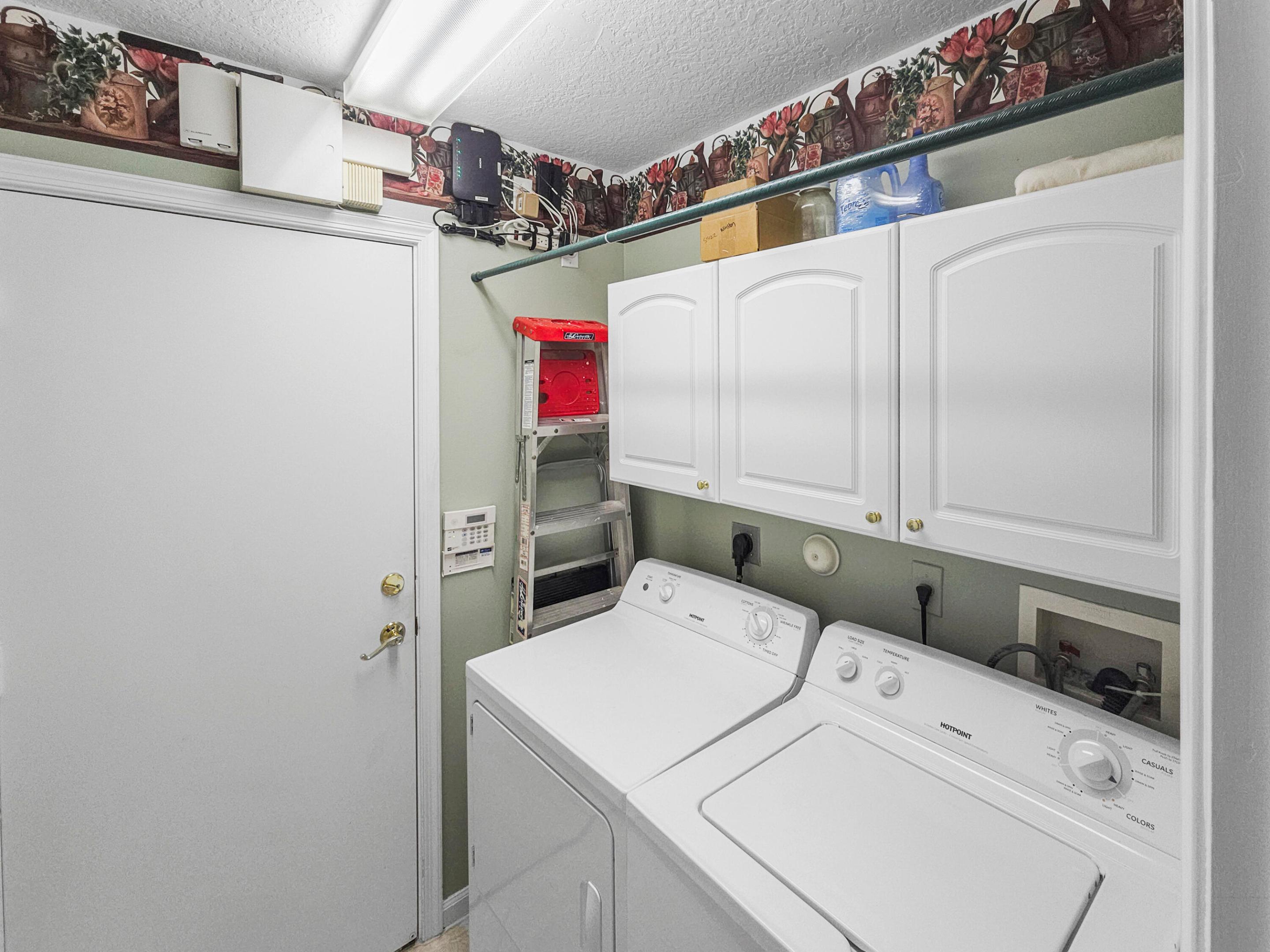 CASCADE LAKES - Residential