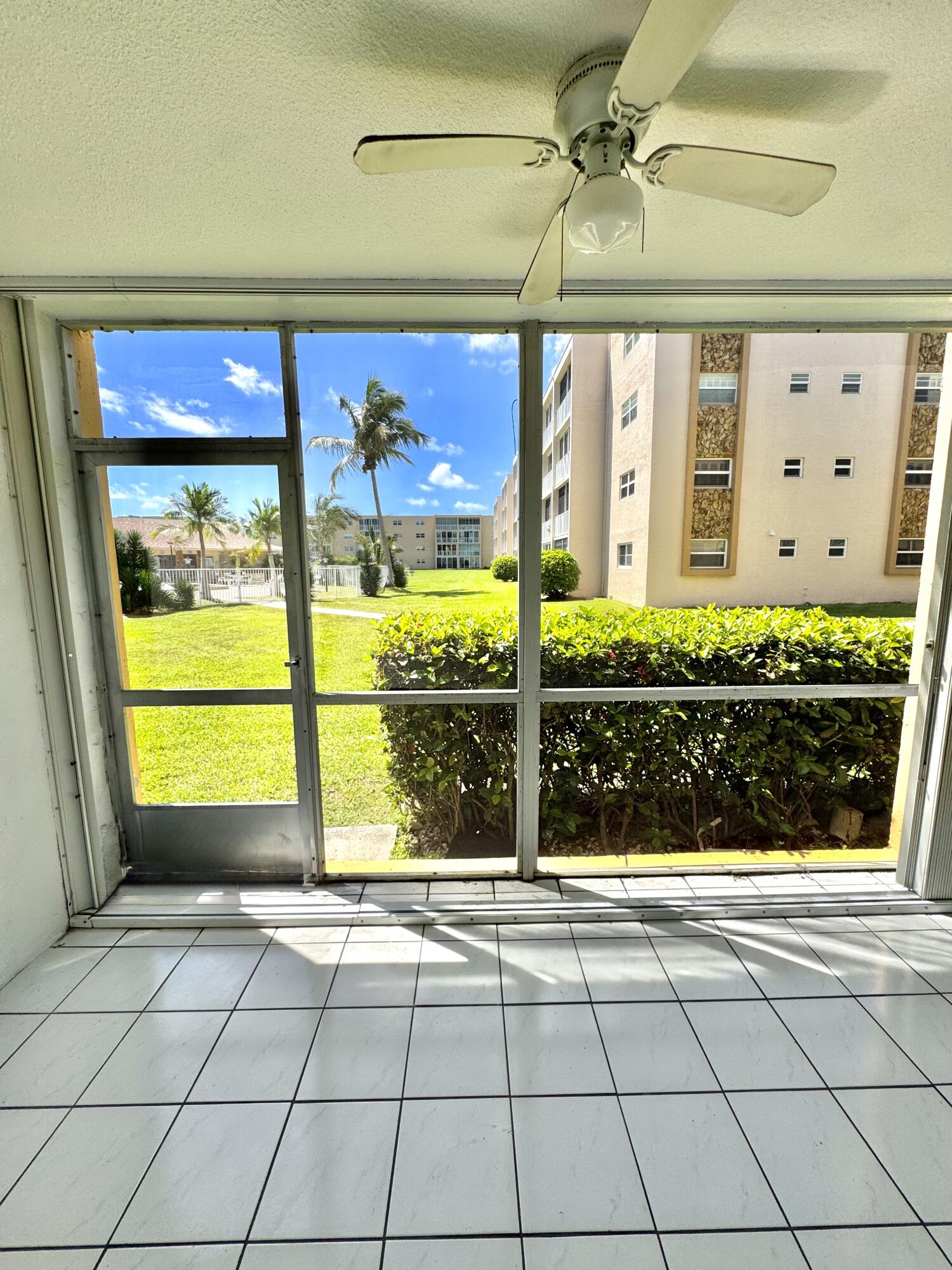 MEADOWBROOK LAKES CONDO - Residential