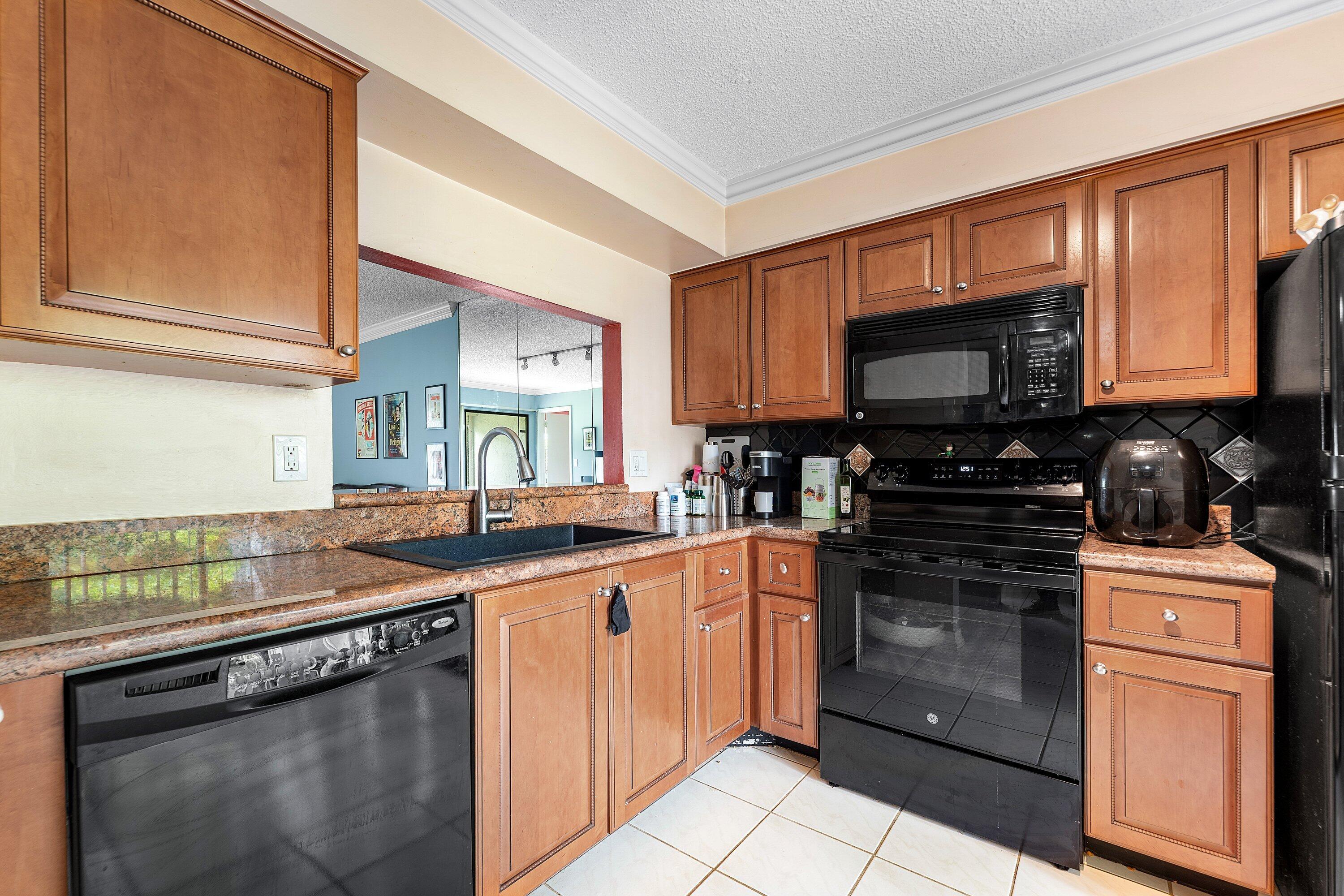 BOCA ISLE CONDO - Residential