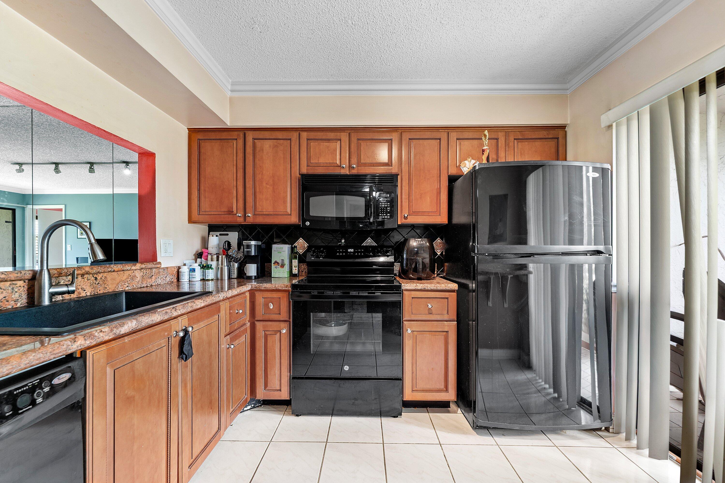 BOCA ISLE CONDO - Residential