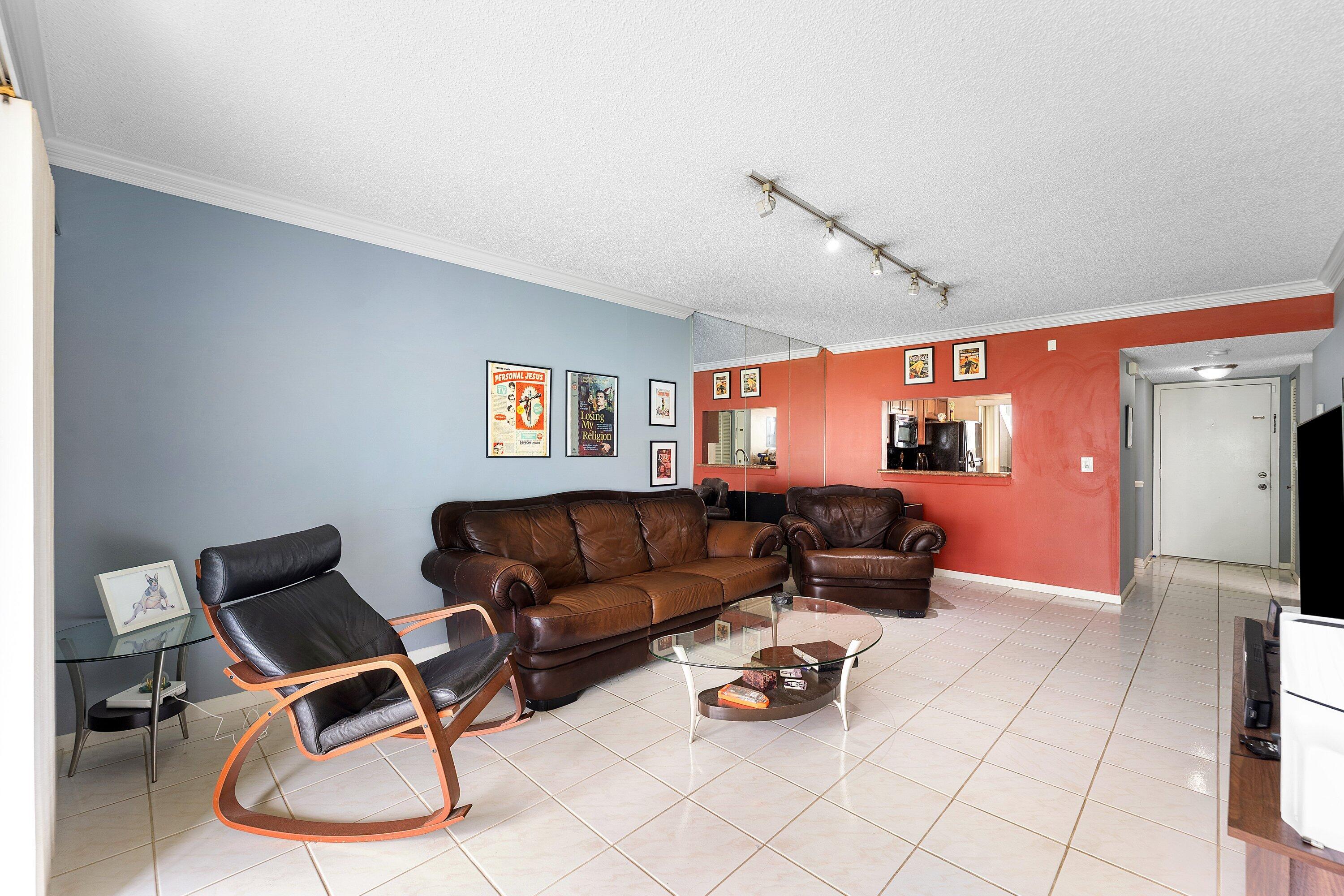 BOCA ISLE CONDO - Residential