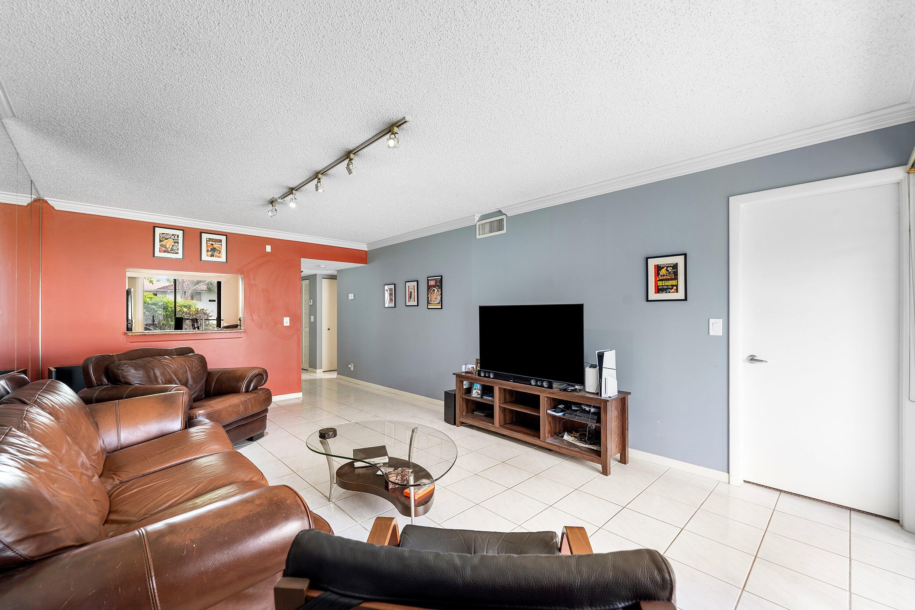 BOCA ISLE CONDO - Residential