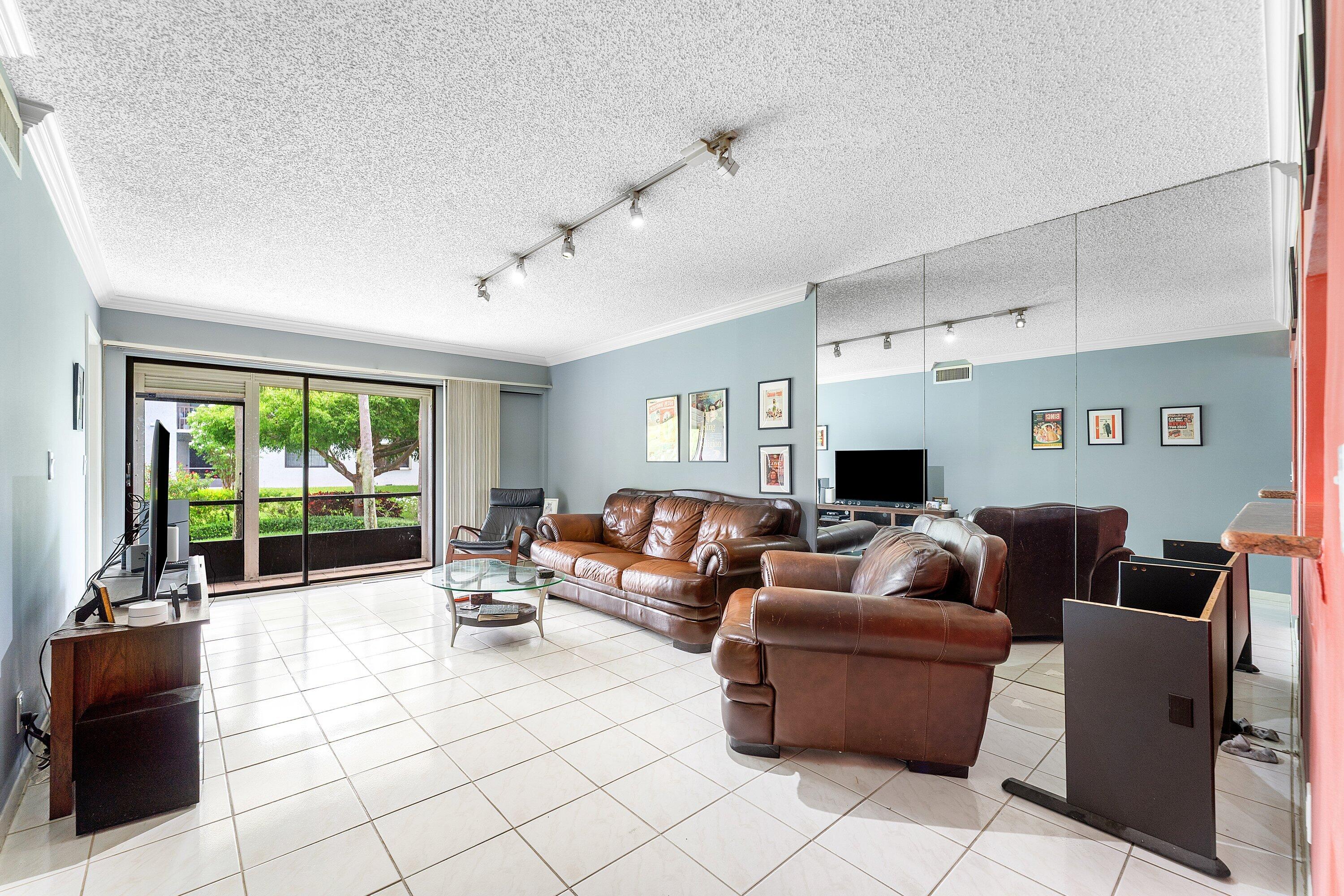 BOCA ISLE CONDO - Residential
