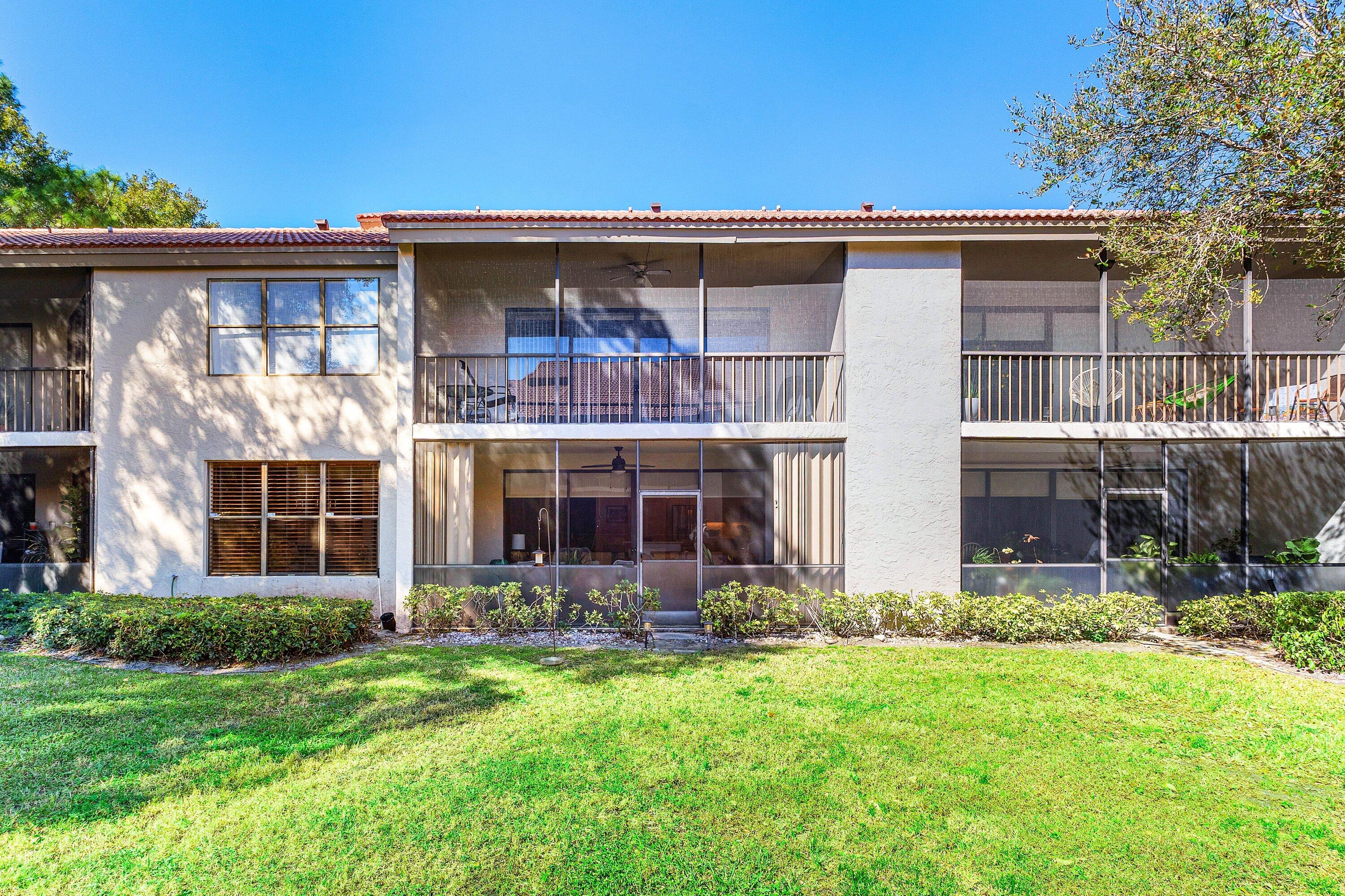 COACH HOUSES OF TOWN PLACE II CONDO - Residential