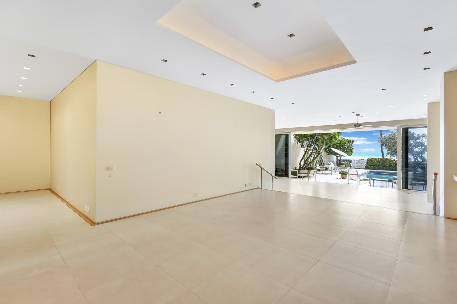 RESIDENCES AT SLOANS CURVE - Residential