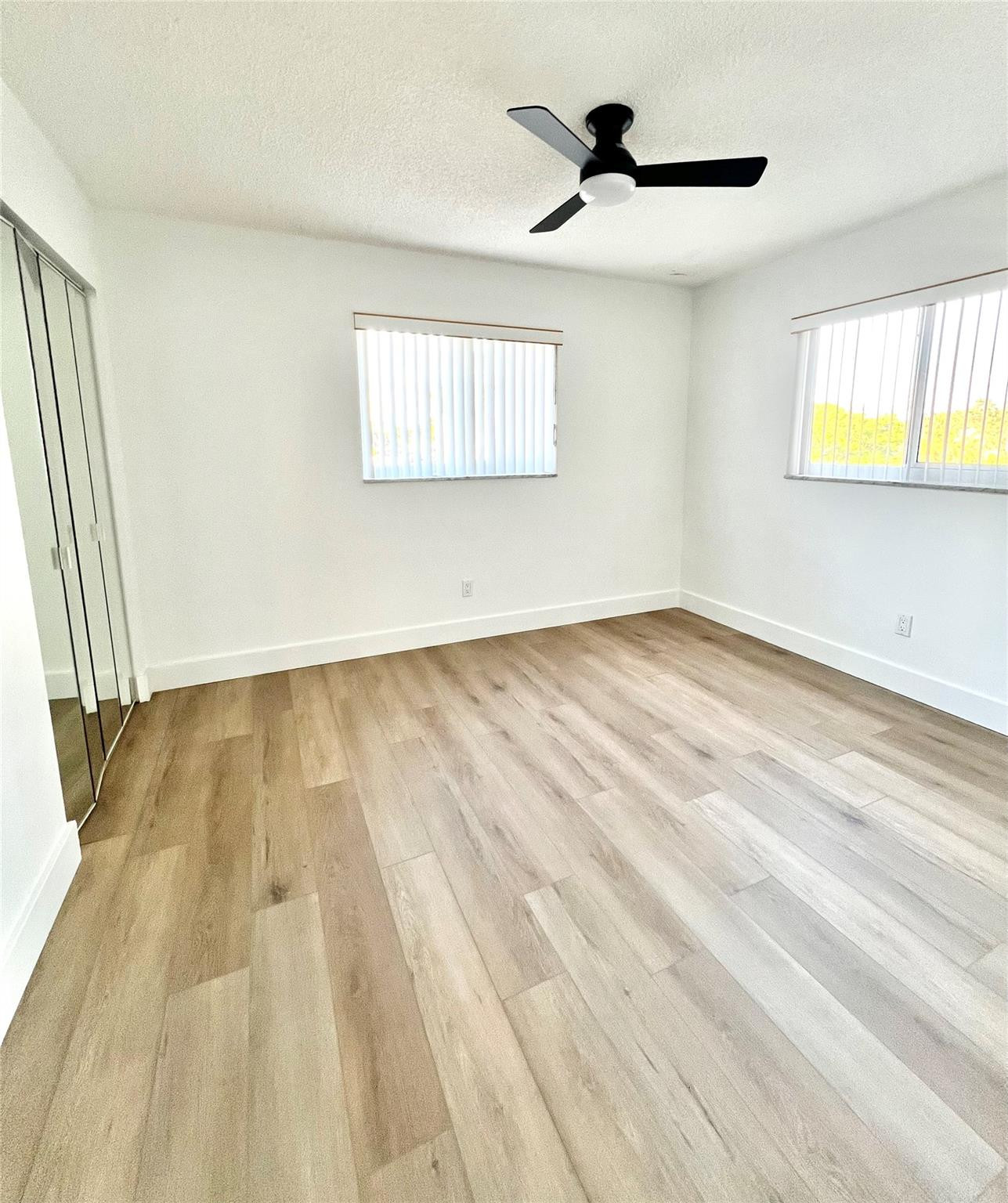 ARROWHEAD CONDO NO V - Residential