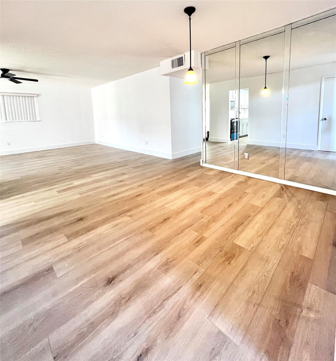ARROWHEAD CONDO NO V - Residential