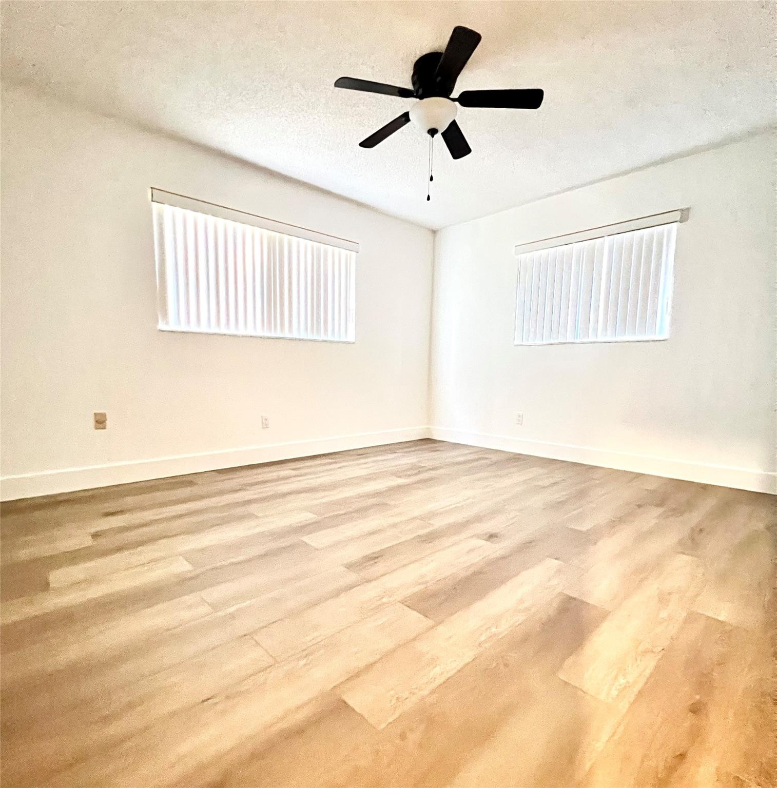 ARROWHEAD CONDO NO V - Residential