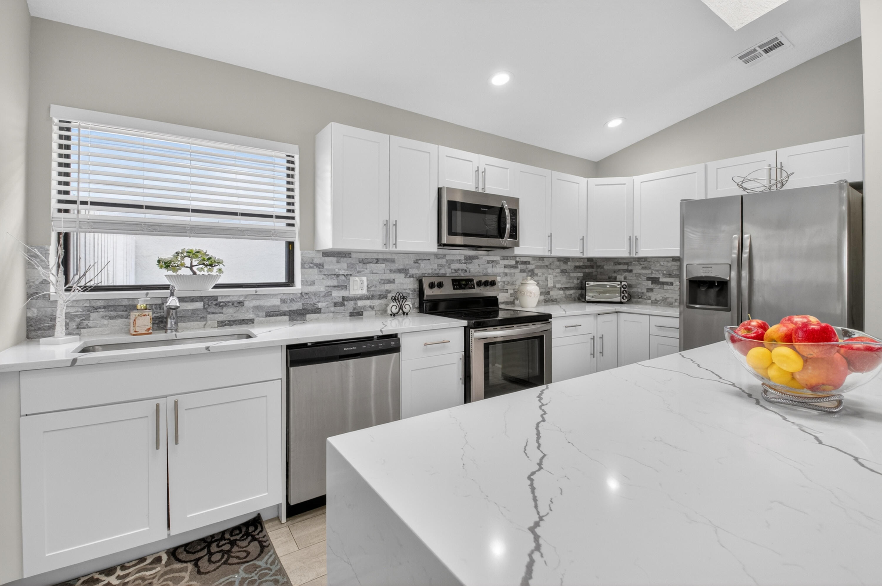 RAINBERRY BAY SEC 3 - Residential
