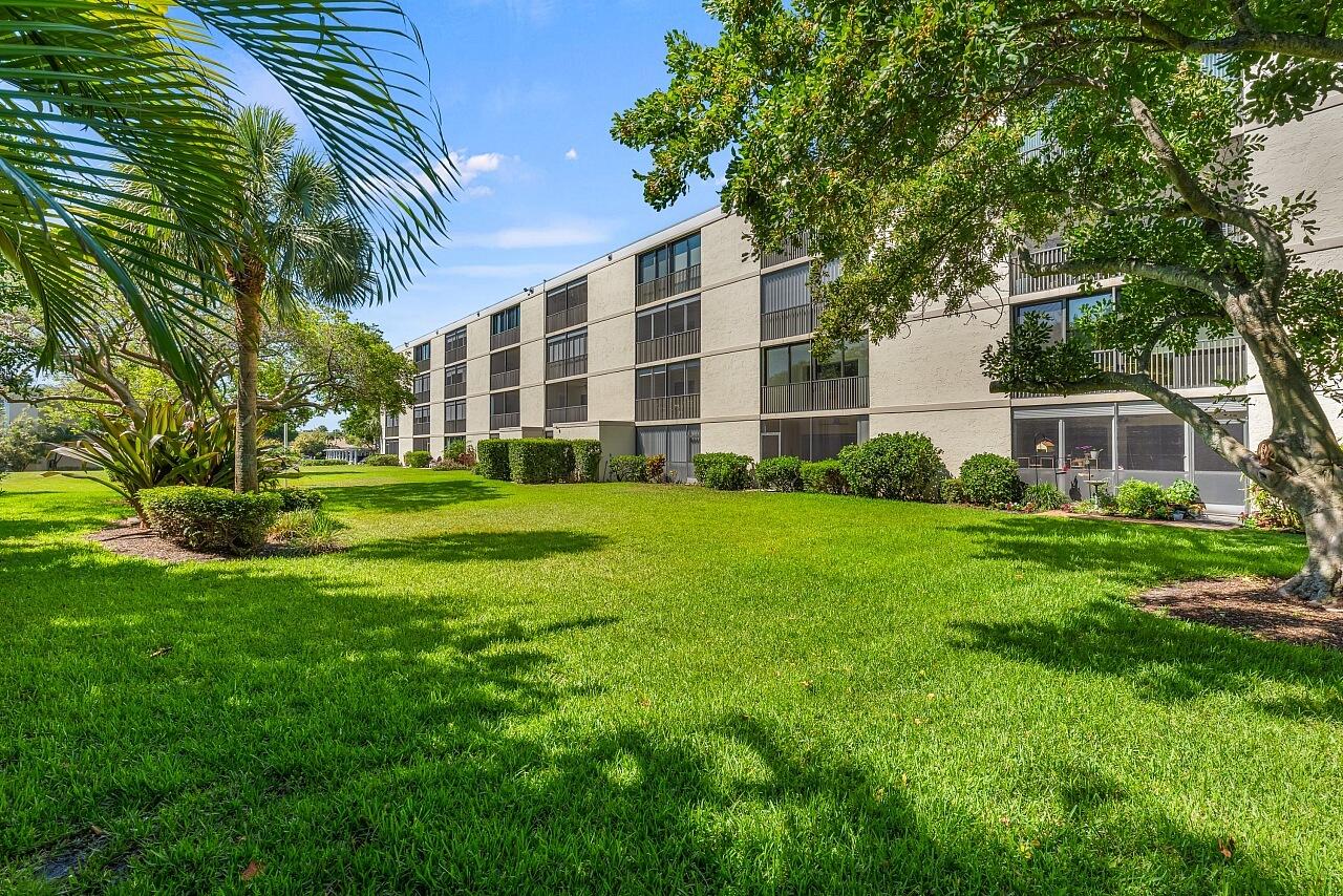 This furnished unit is move in ready, allowing you to enjoy the Florida lifestyle this location offers. Community offers two pools, two clubhouses, and numerous planned activities and events. This property puts you steps away from Jupiter's gorgeous beaches and the finest attractions.