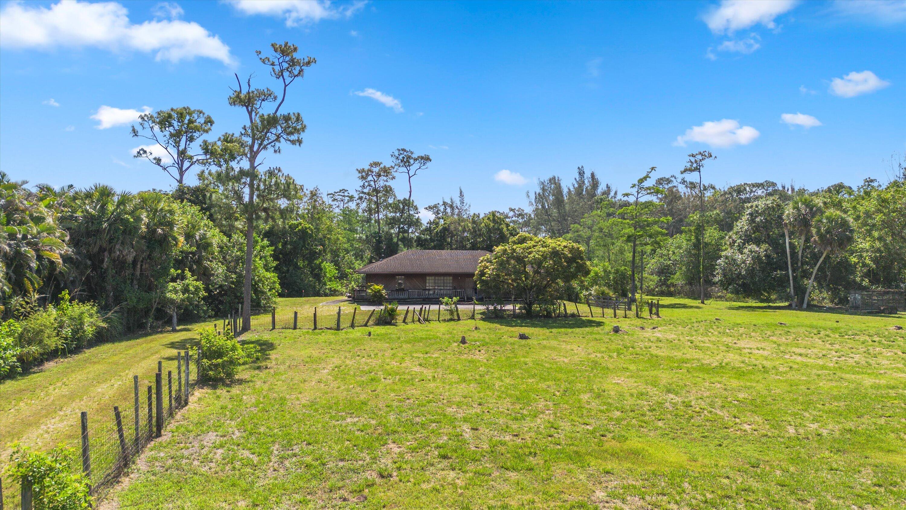 LOXAHATCHEE GROVES - Residential