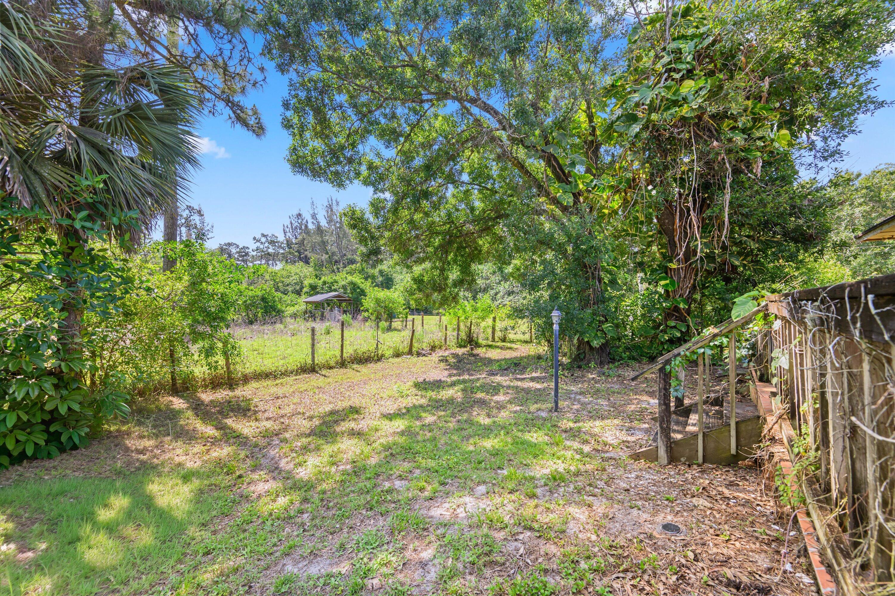 LOXAHATCHEE GROVES - Residential