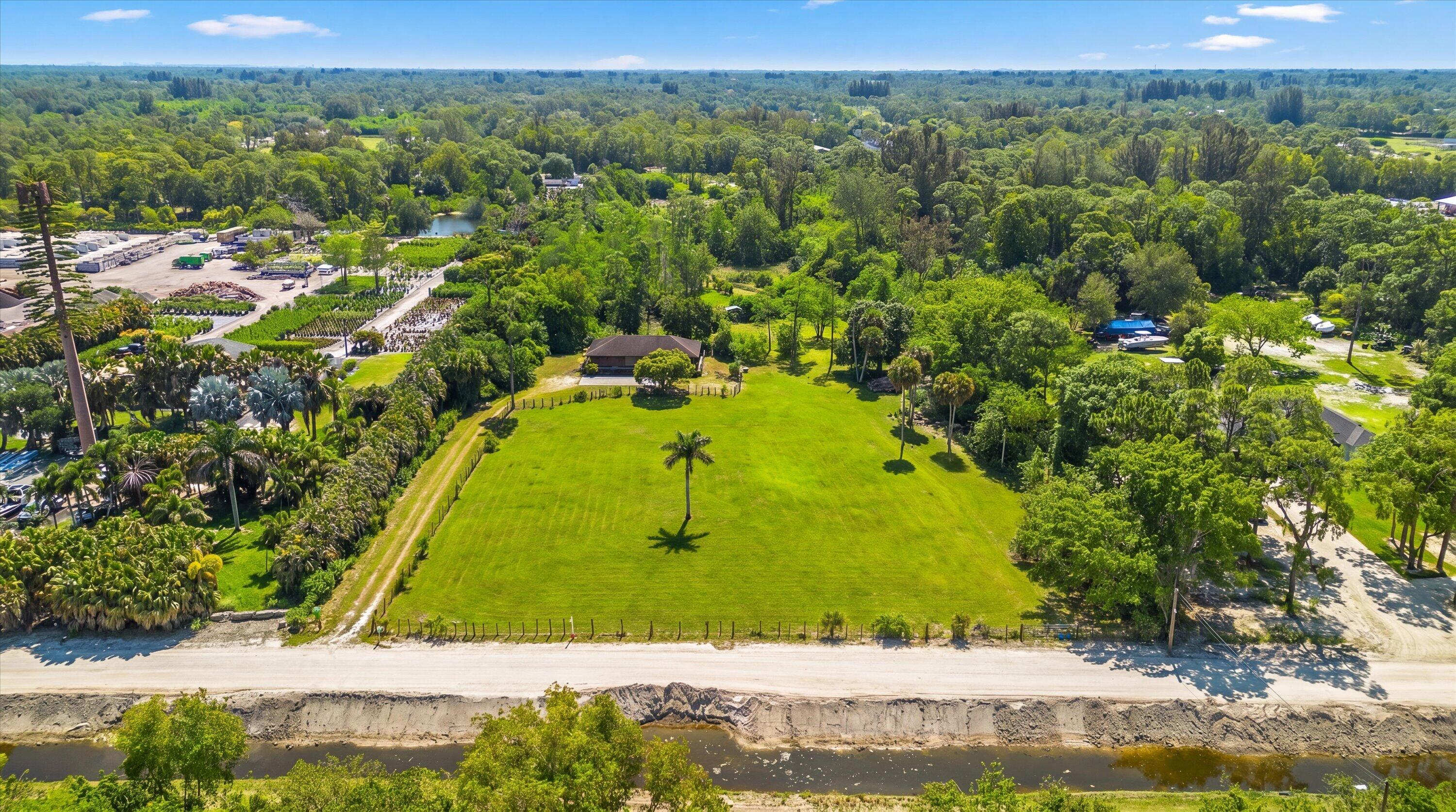 LOXAHATCHEE GROVES - Residential