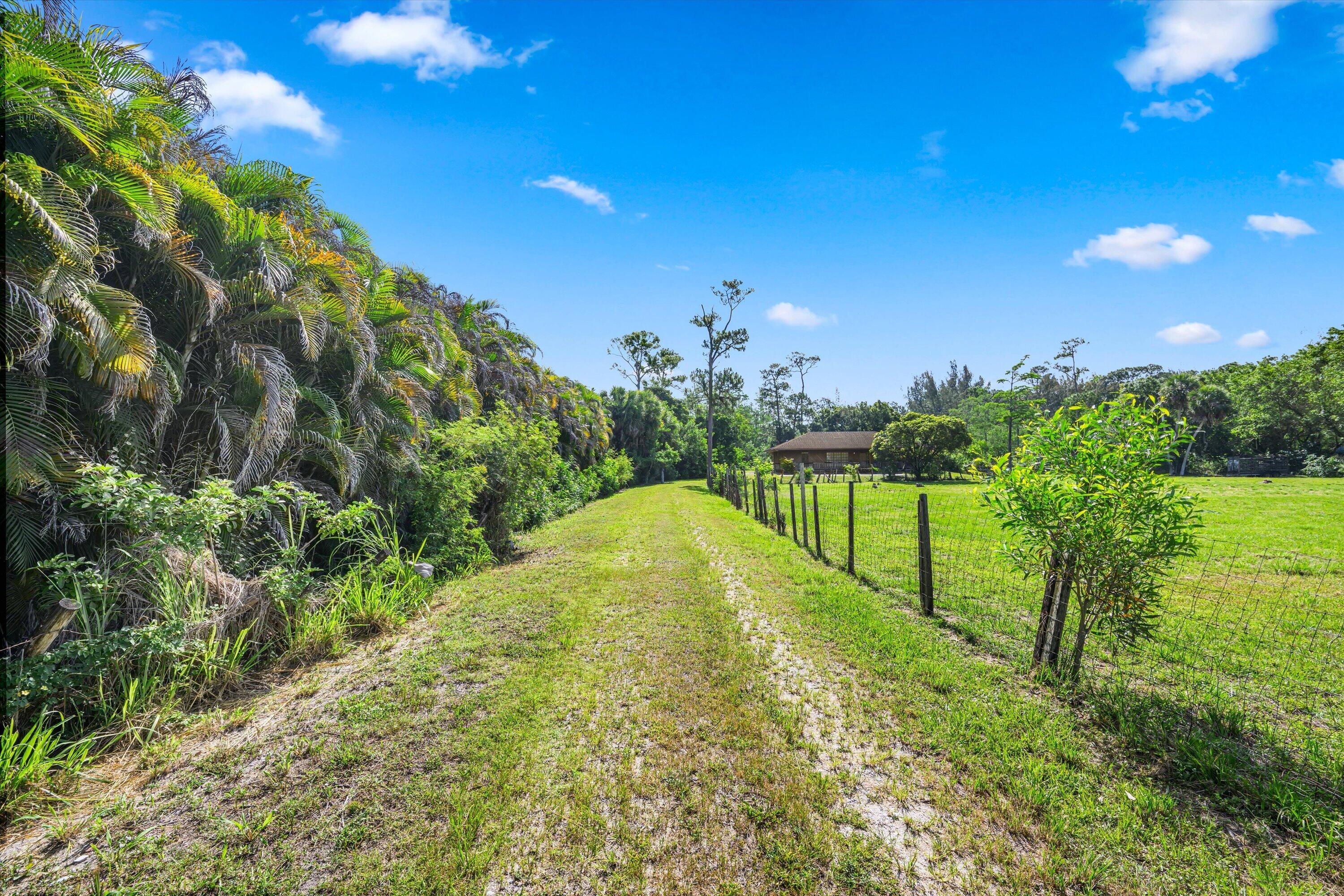 LOXAHATCHEE GROVES - Residential