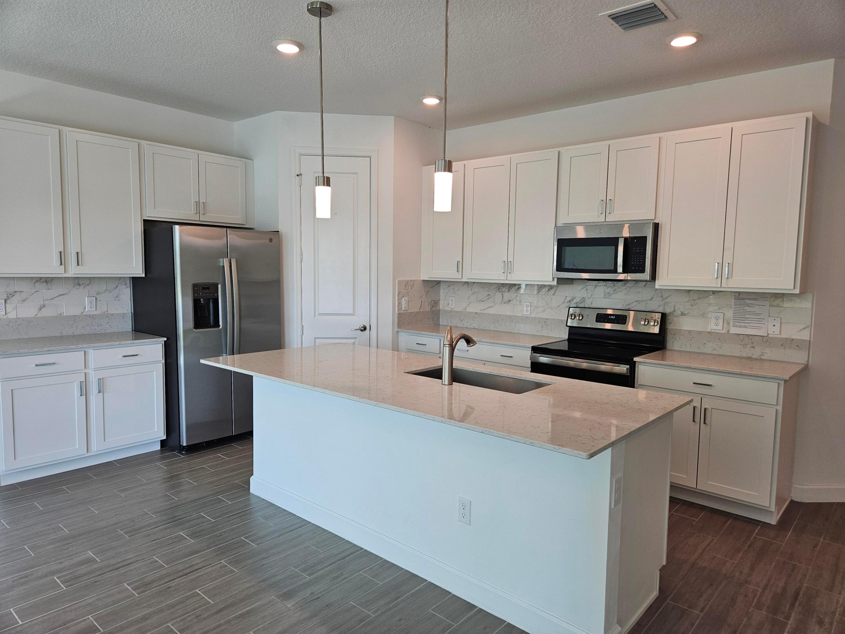 AVALON TRAILS AT VILLAGES OF ORIOLE PUD - Residential Lease