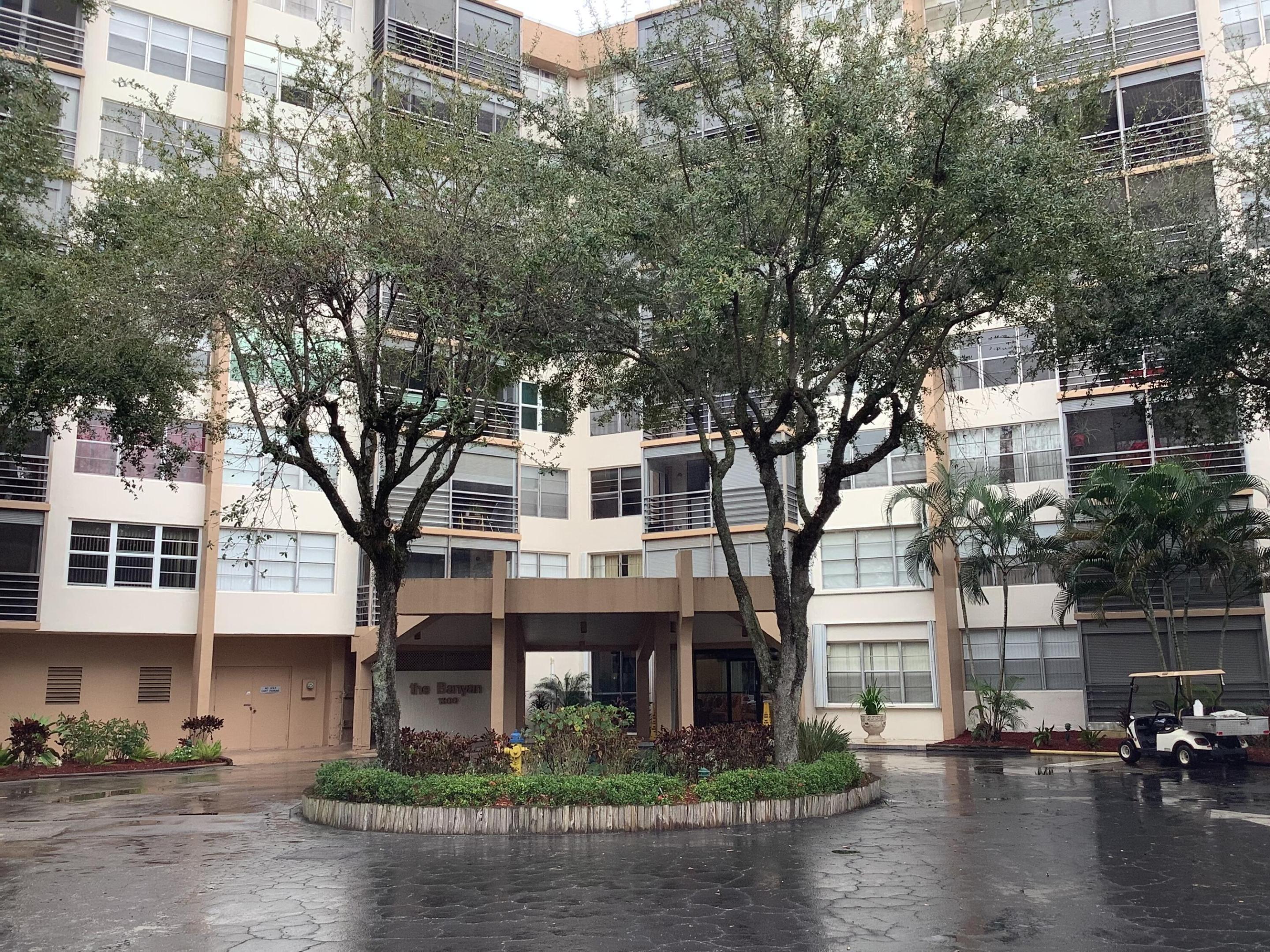 Impecable and beautiful 1/1 1/2 bath condo, the only penthouse unit for sale in this building, great condition, wood laminate floors all over except tile on the fenced balcony, fantastic city views, has roll down shutters. Style resort Community is very well kept, nice landscaping, club house across from building, tennis courts, swimming pool, pool table, social room, its an enjoyable place; Park place is an adult community, at least one occupant is 55+, no children under age of 19 are permitted to live here, applicants must have an income of 5 times the current maintenance fee and a minimum credit score of 700. No more than 3 people allowed in this unit. NO Pets excluding birds, fish and the like. And off course always room to negotiate. OK to lease.