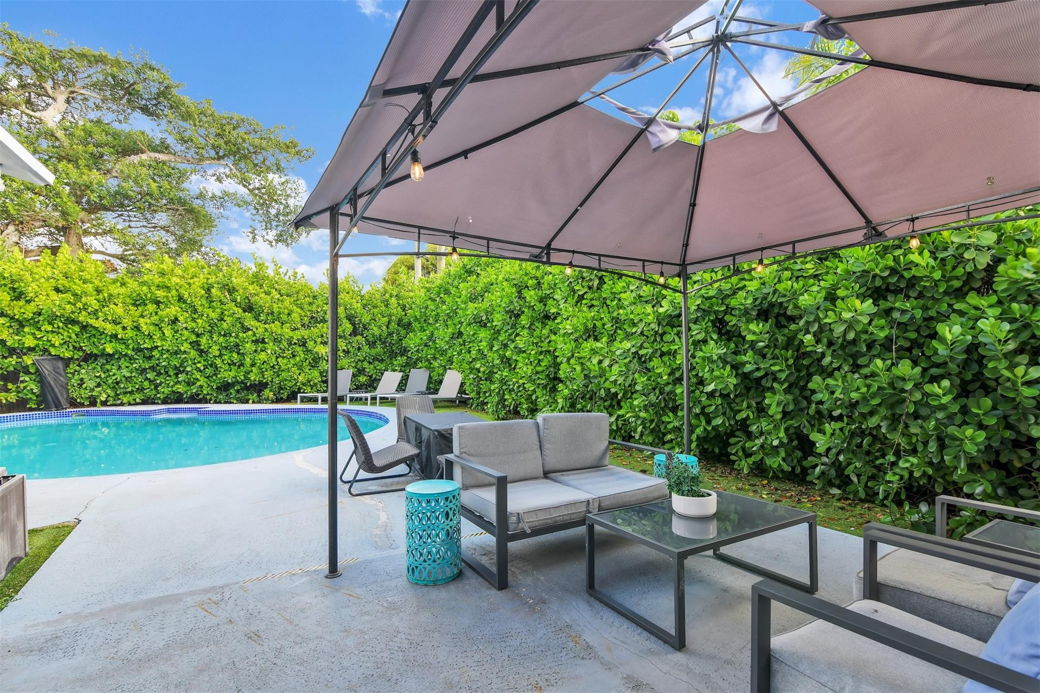 SOUTH DANIA HEIGHTS AMEN - Residential