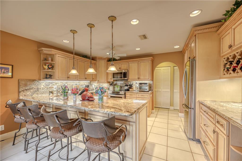 MONTEREY LAKE - Residential