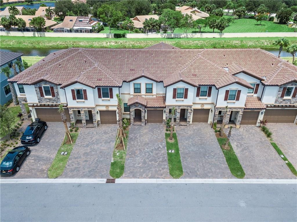 FLAVOR PICT TOWNHOMES PUD - Residential Lease
