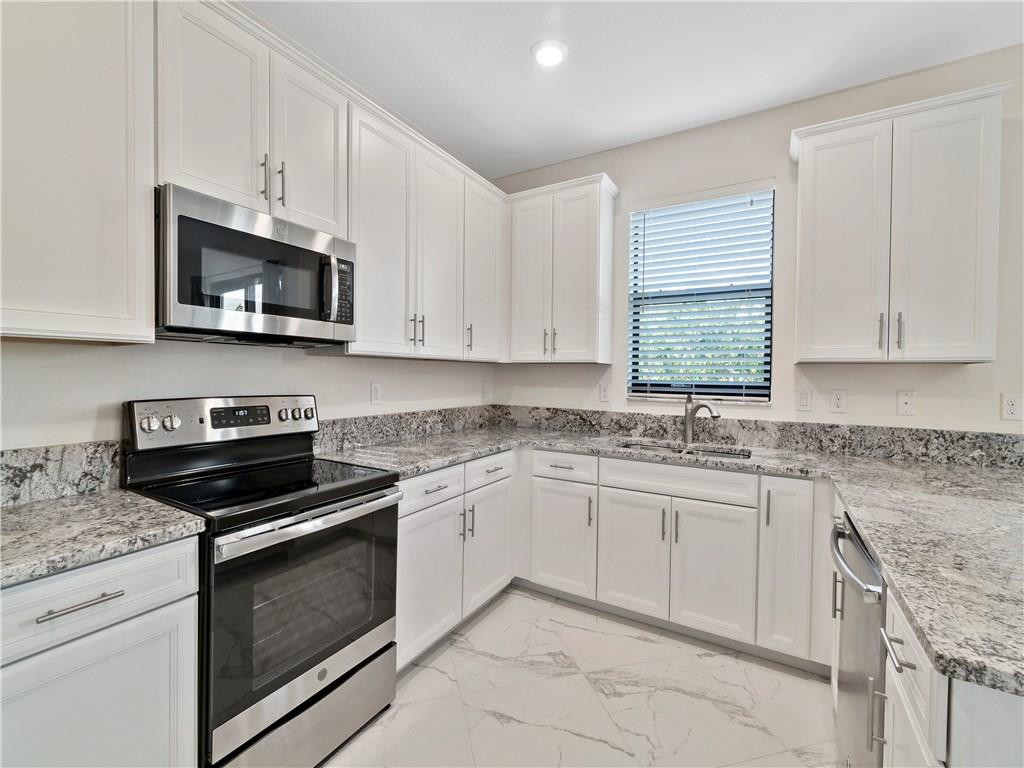 FLAVOR PICT TOWNHOMES PUD - Residential Lease