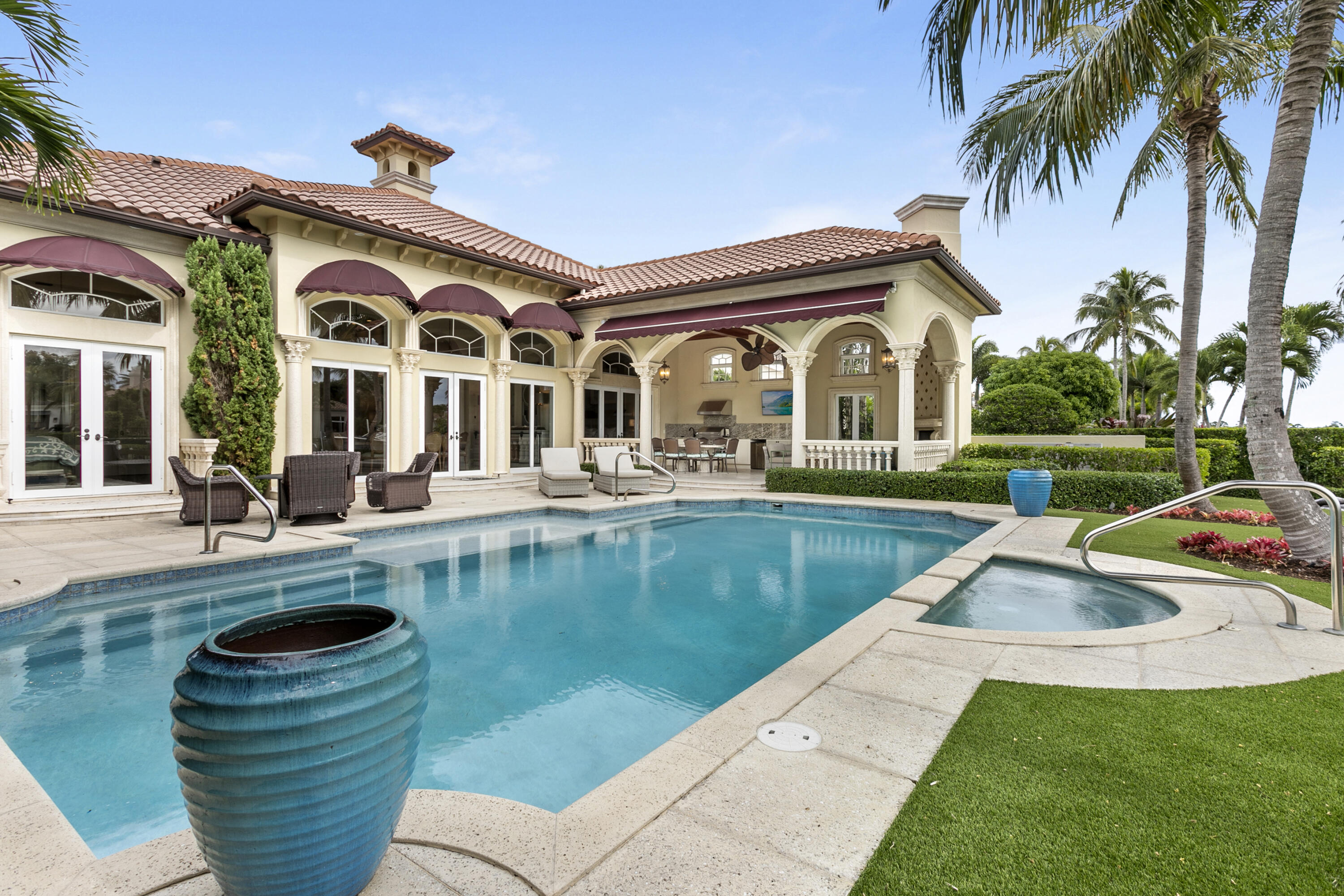 ADMIRALS COVE - Residential