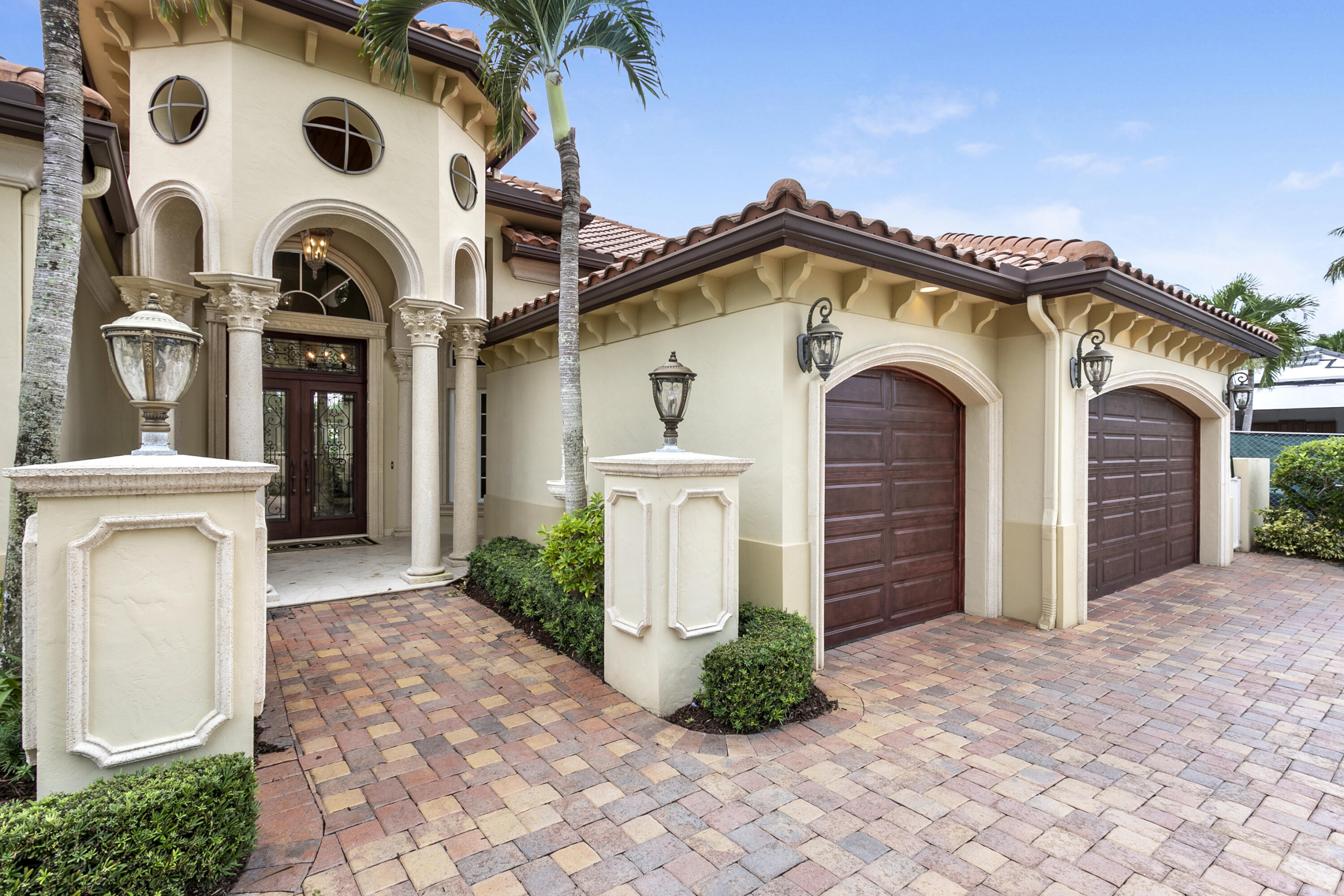 ADMIRALS COVE - Residential
