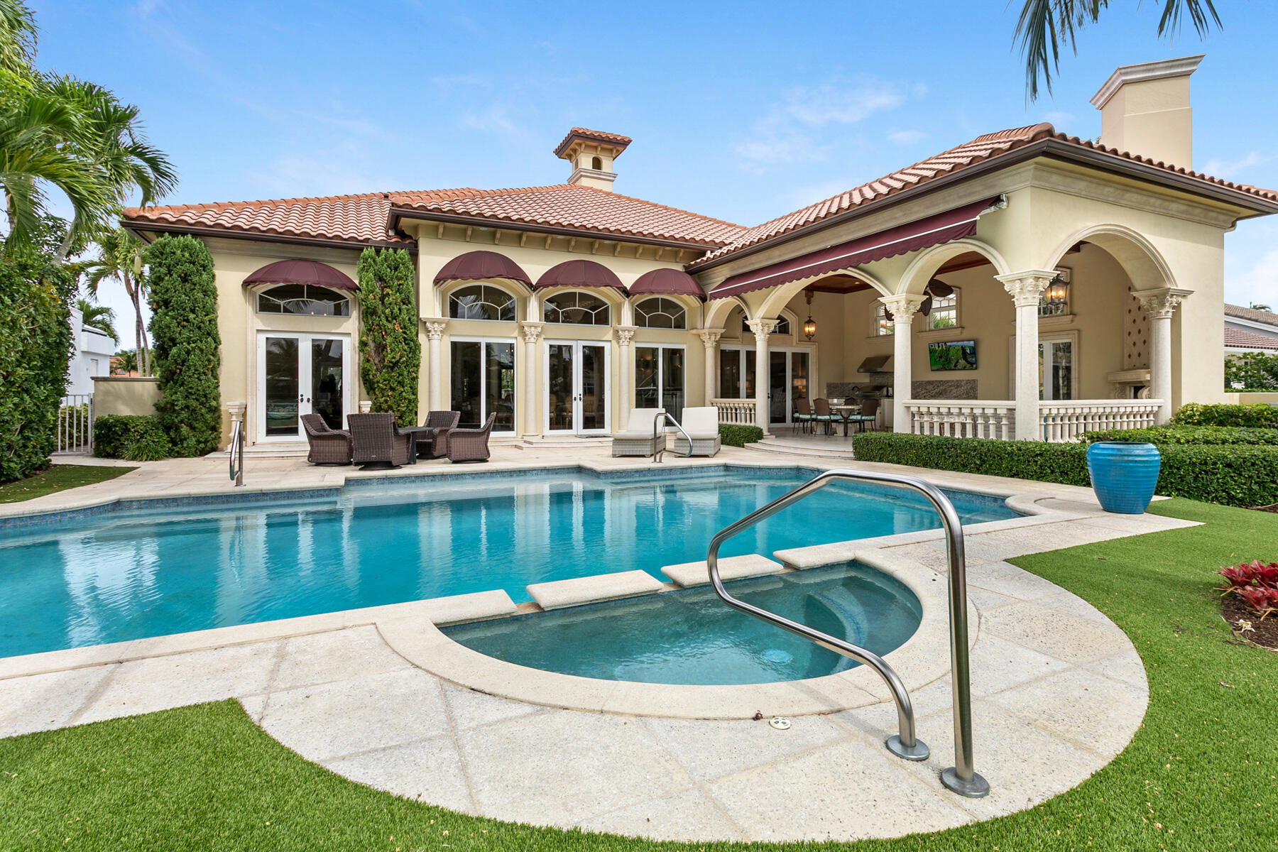 ADMIRALS COVE - Residential