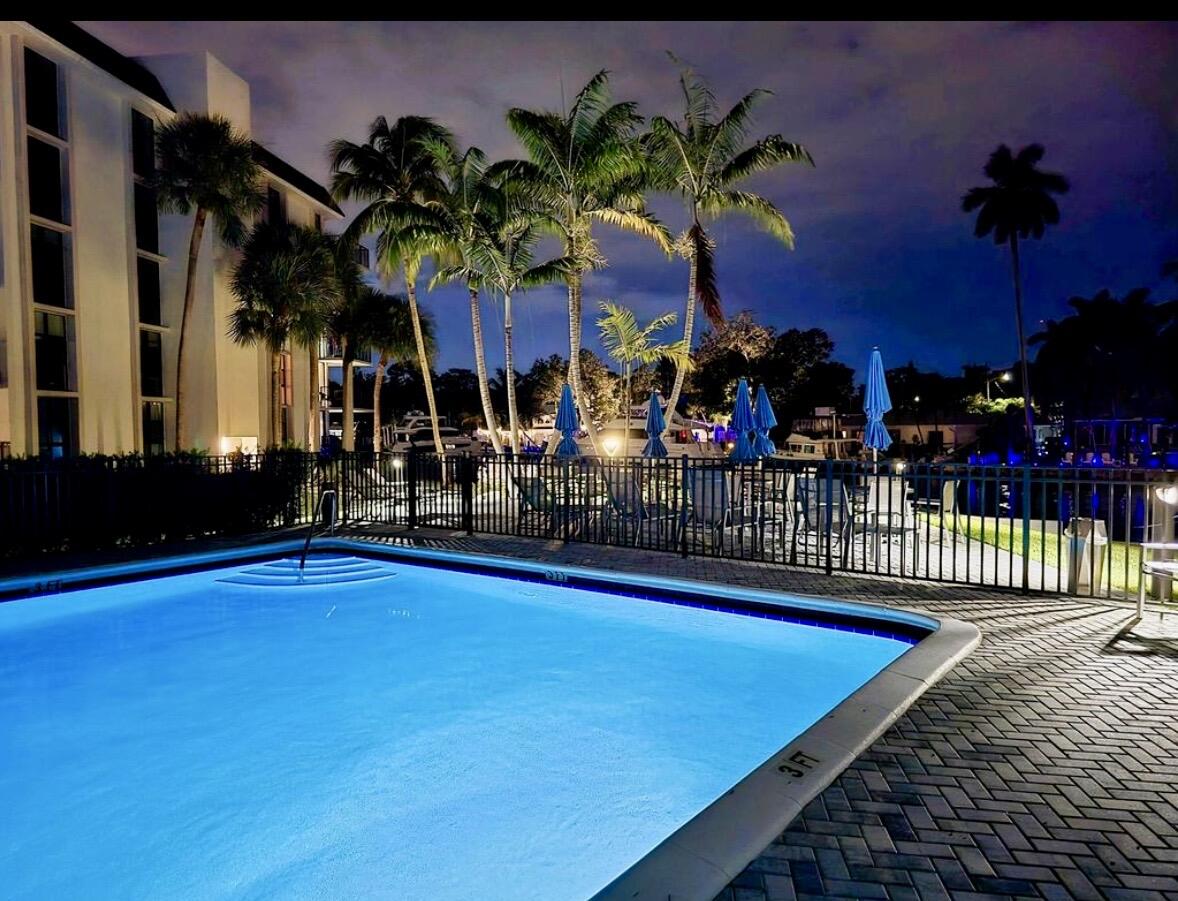 RIVER REACH CONDOMINIUM V - Residential