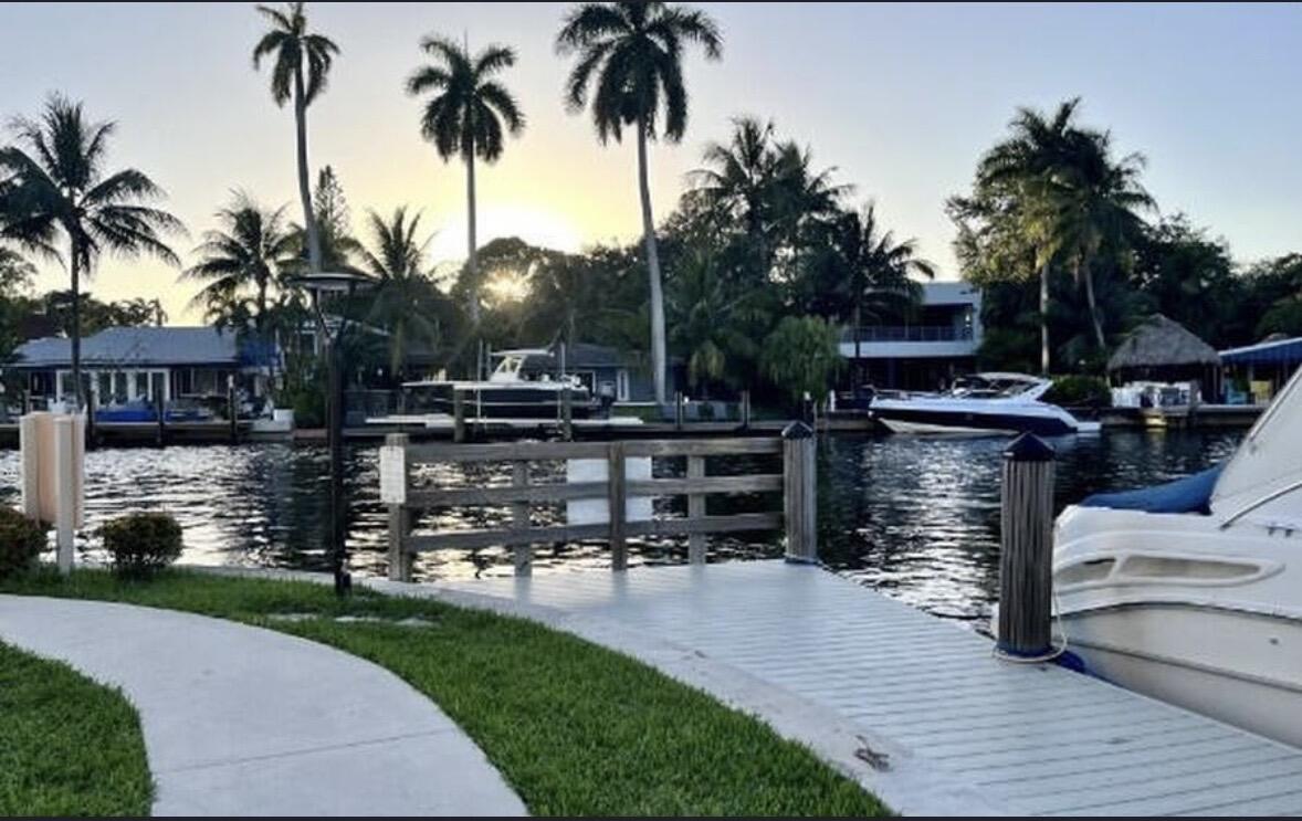 RIVER REACH CONDOMINIUM V - Residential