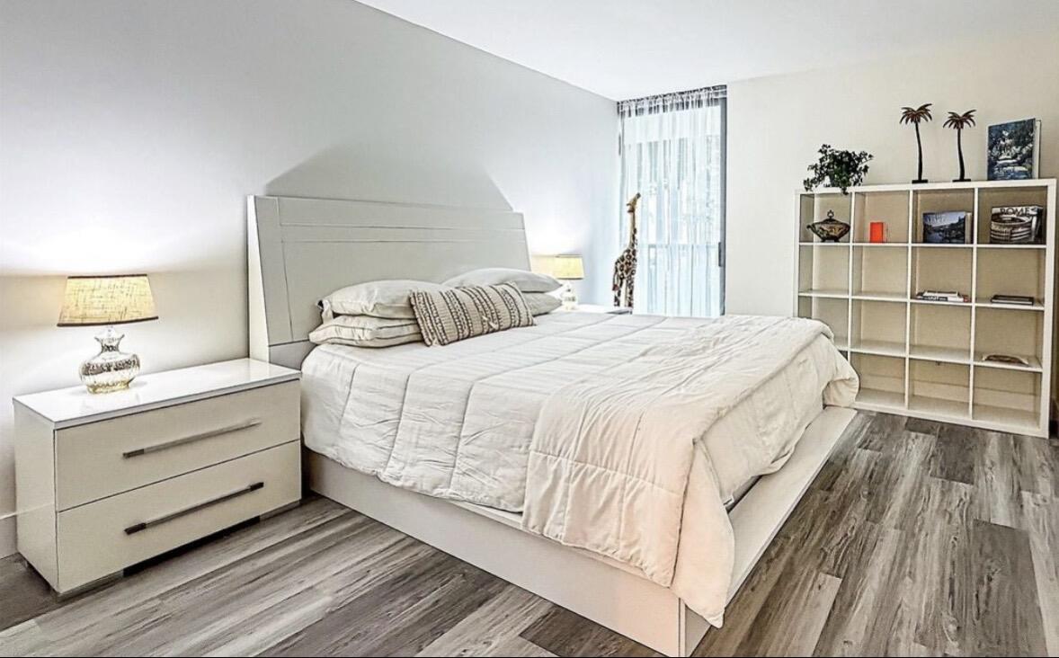 RIVER REACH CONDOMINIUM V - Residential