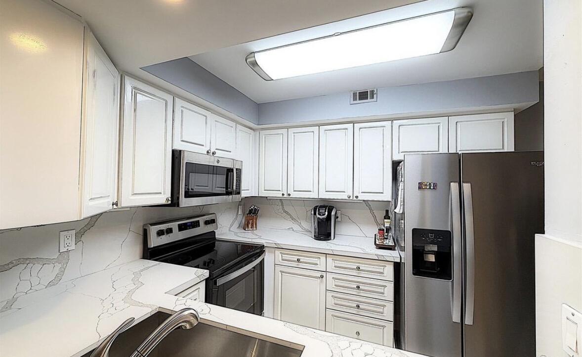 RIVER REACH CONDOMINIUM V - Residential