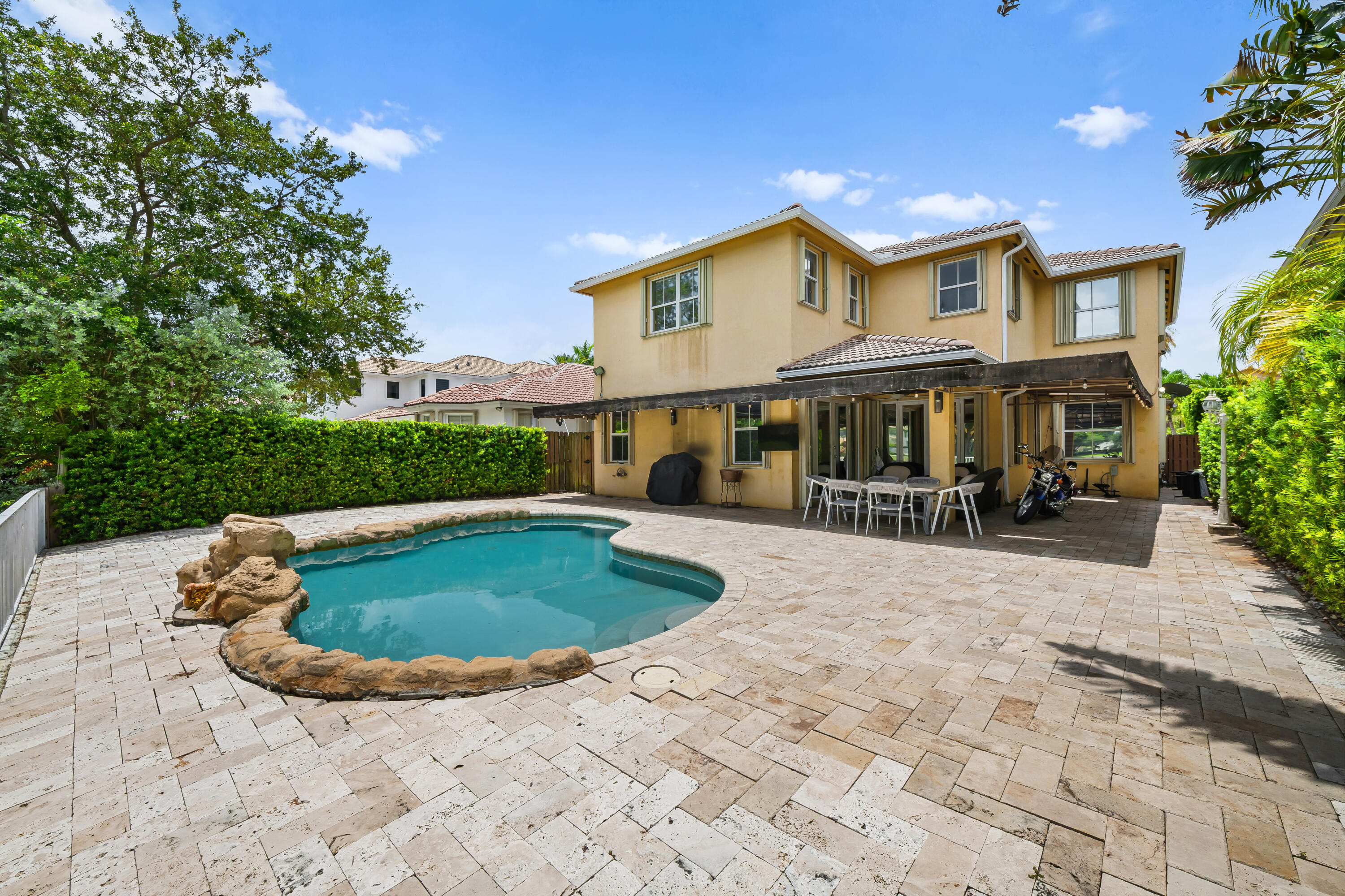 ISLANDS AT DORAL NORTHWEST - Residential
