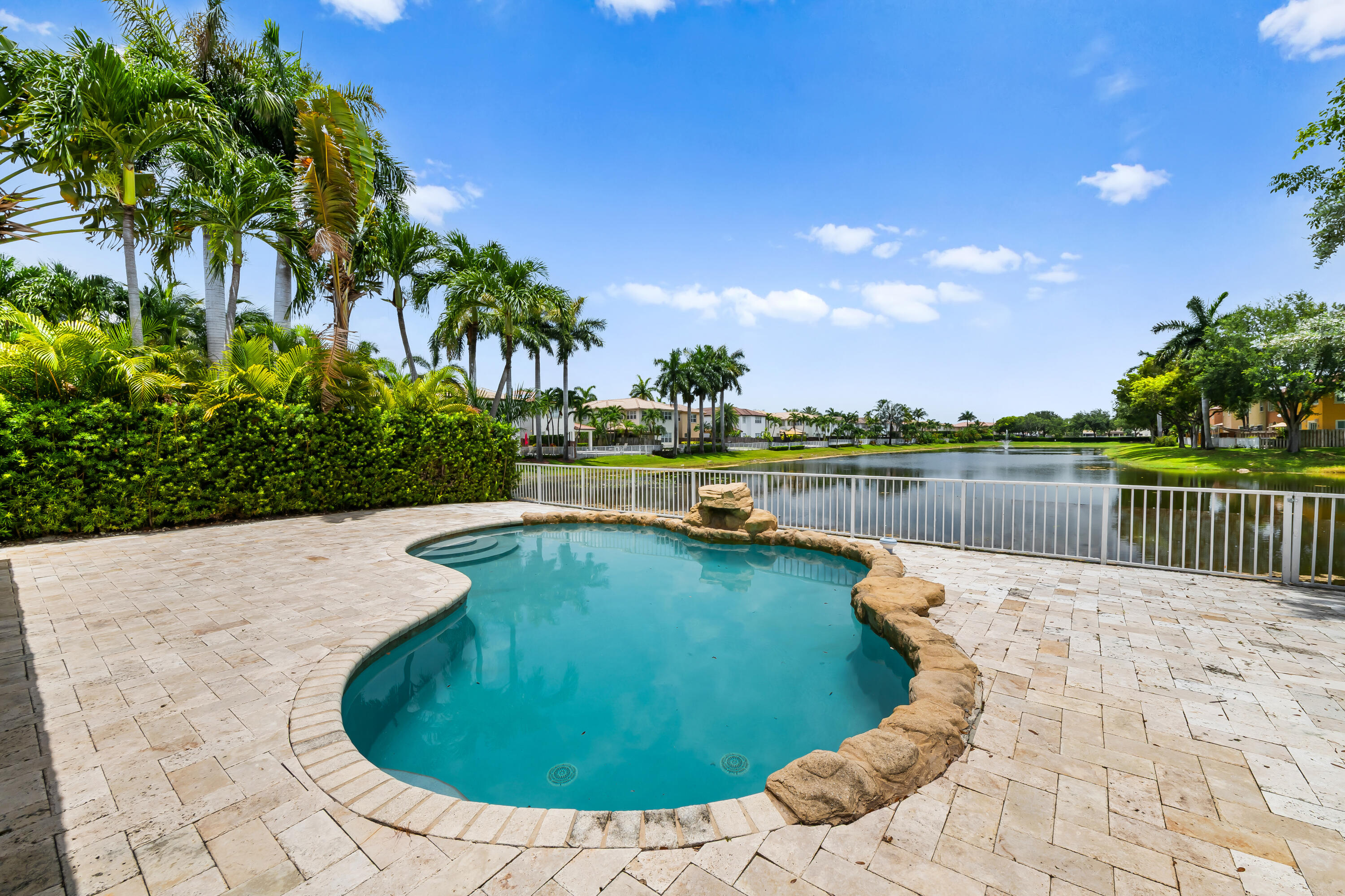 ISLANDS AT DORAL NORTHWEST - Residential