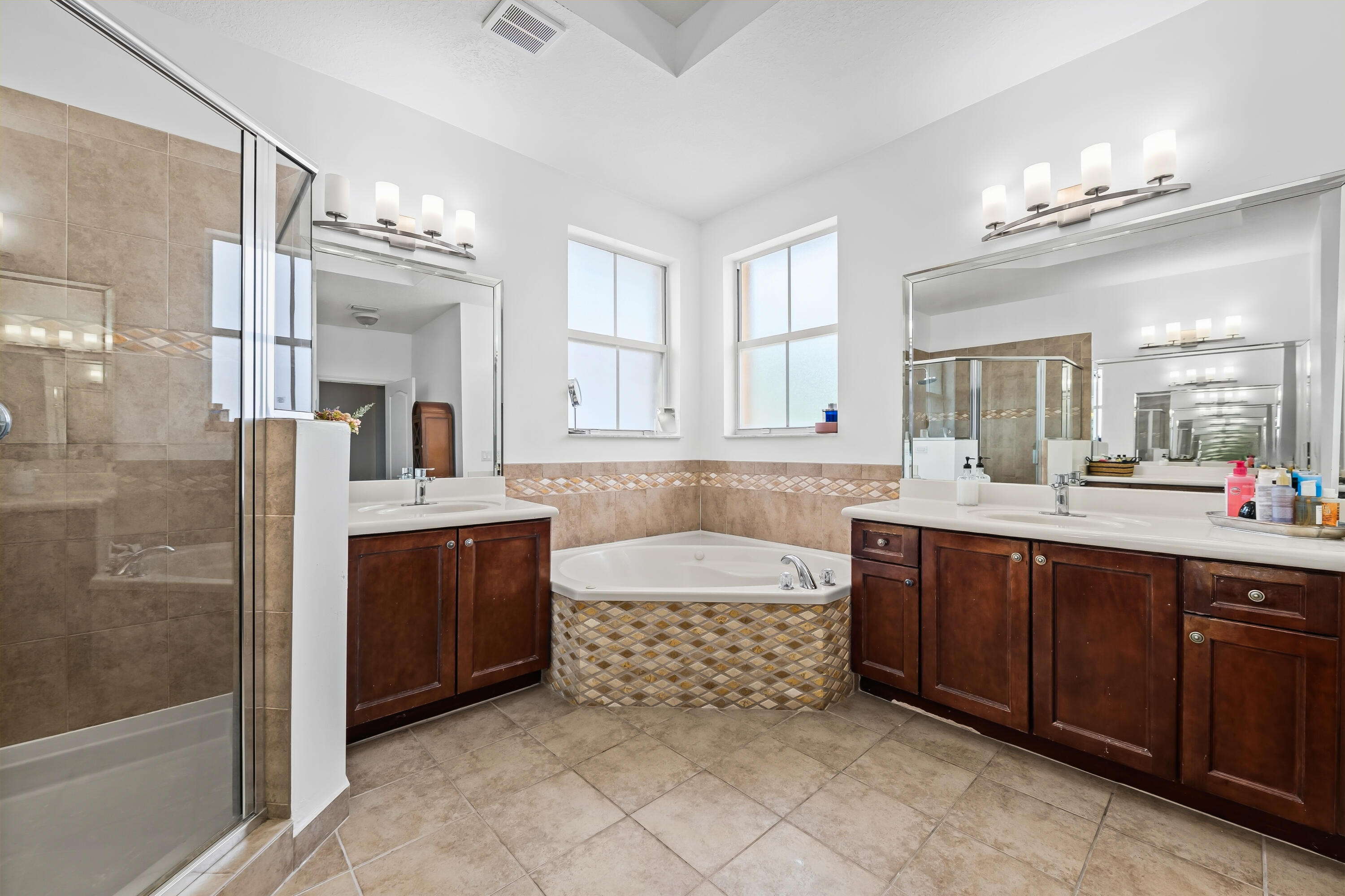 ISLANDS AT DORAL NORTHWEST - Residential