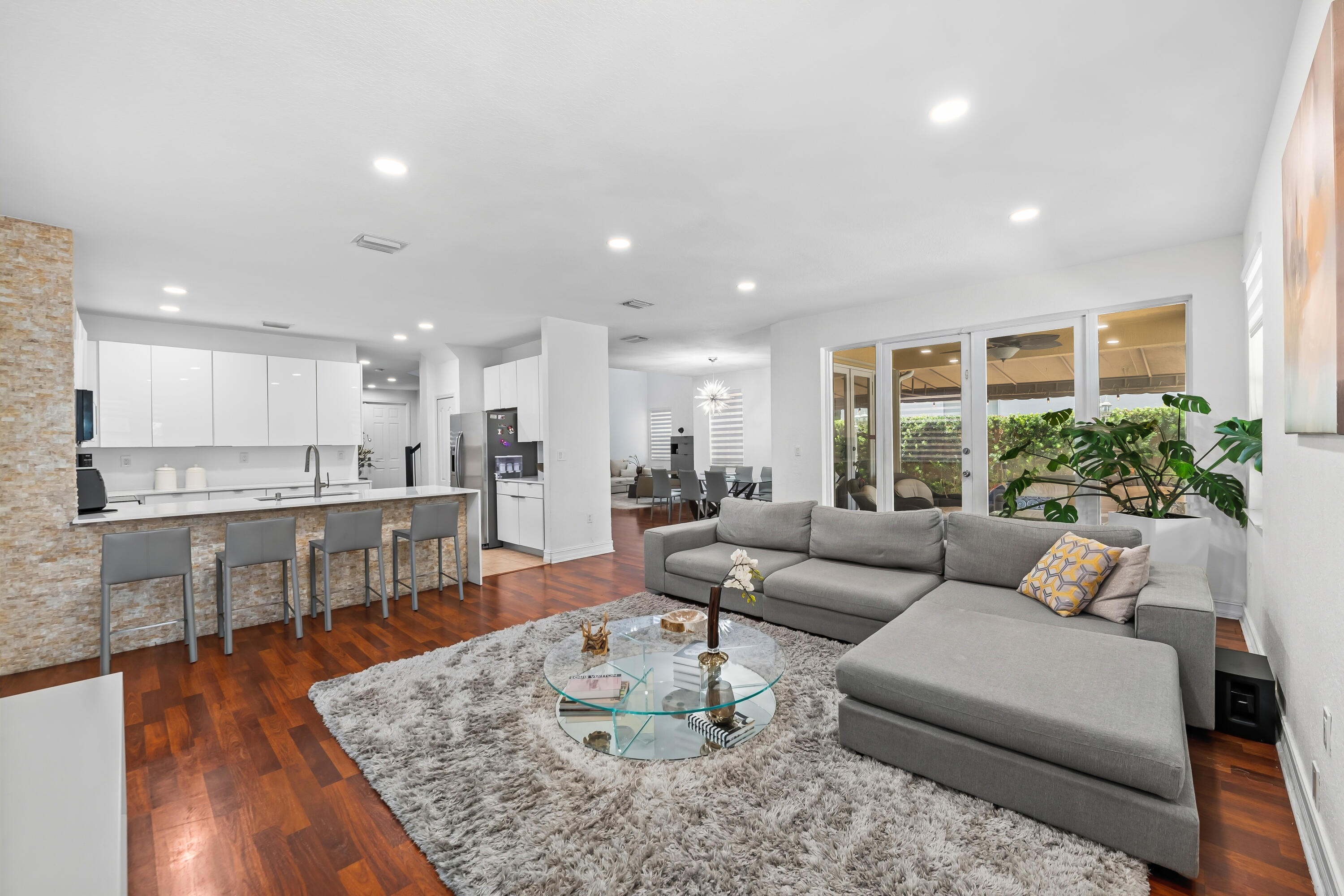 ISLANDS AT DORAL NORTHWEST - Residential