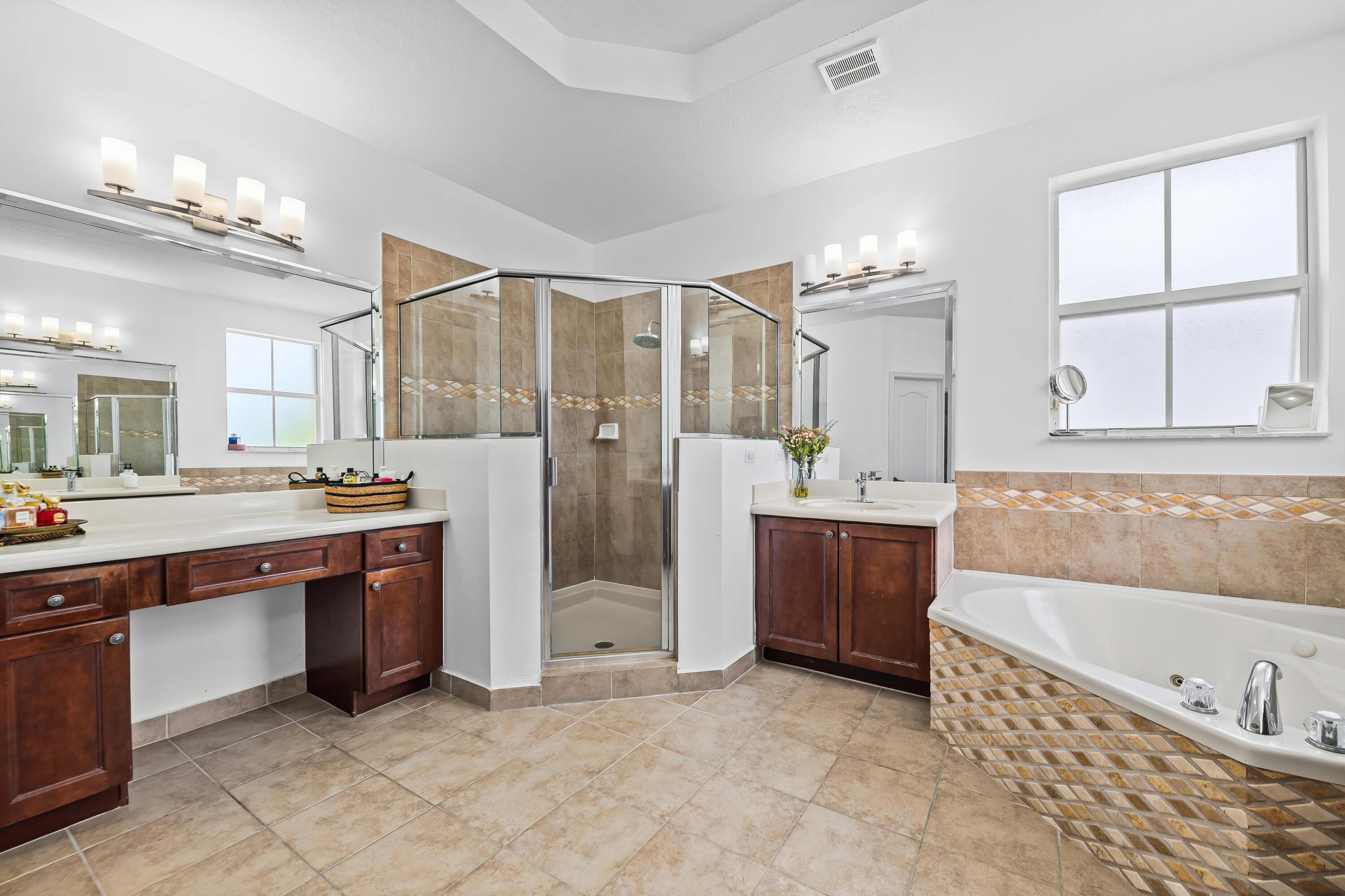 ISLANDS AT DORAL NORTHWEST - Residential