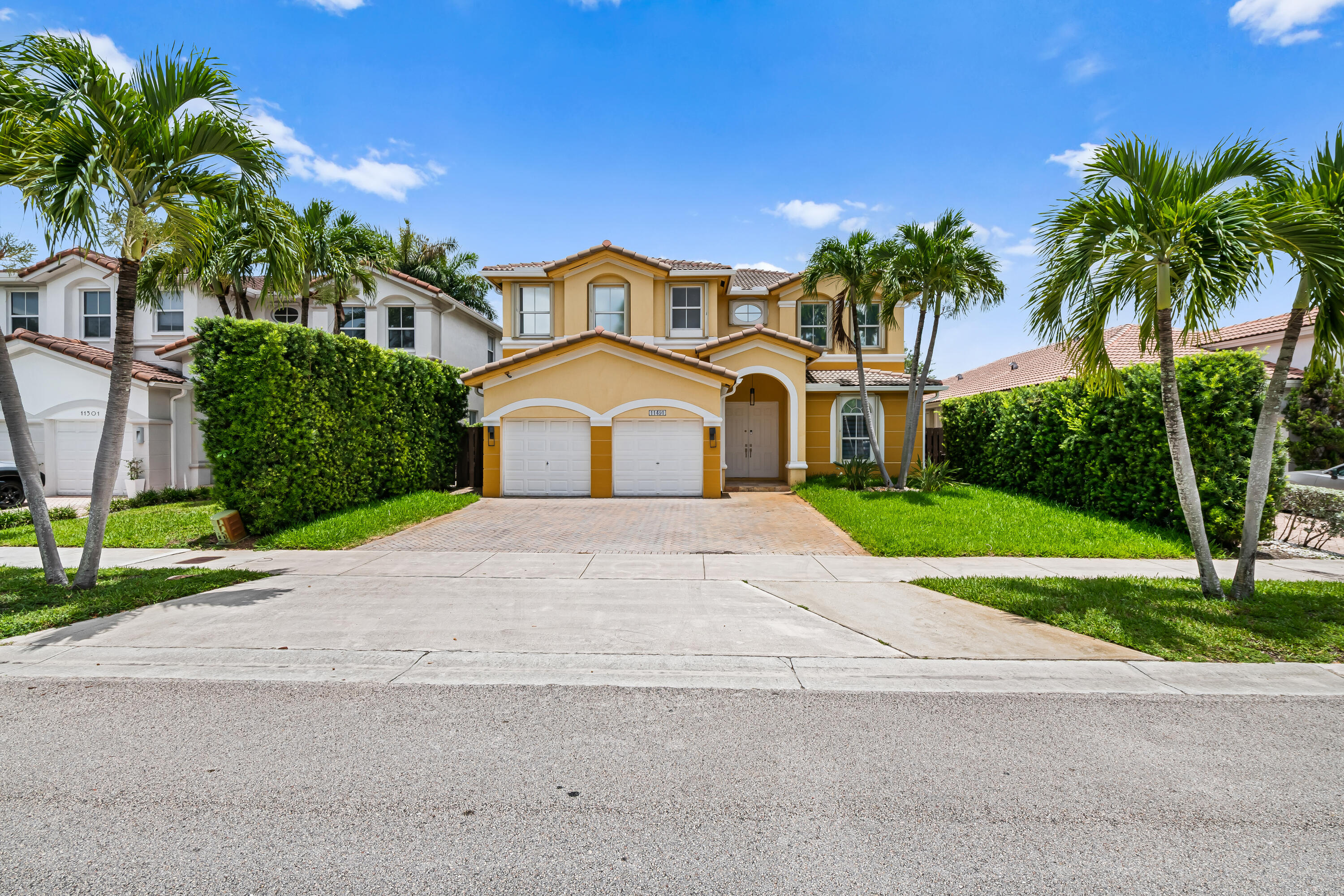 ISLANDS AT DORAL NORTHWEST - Residential
