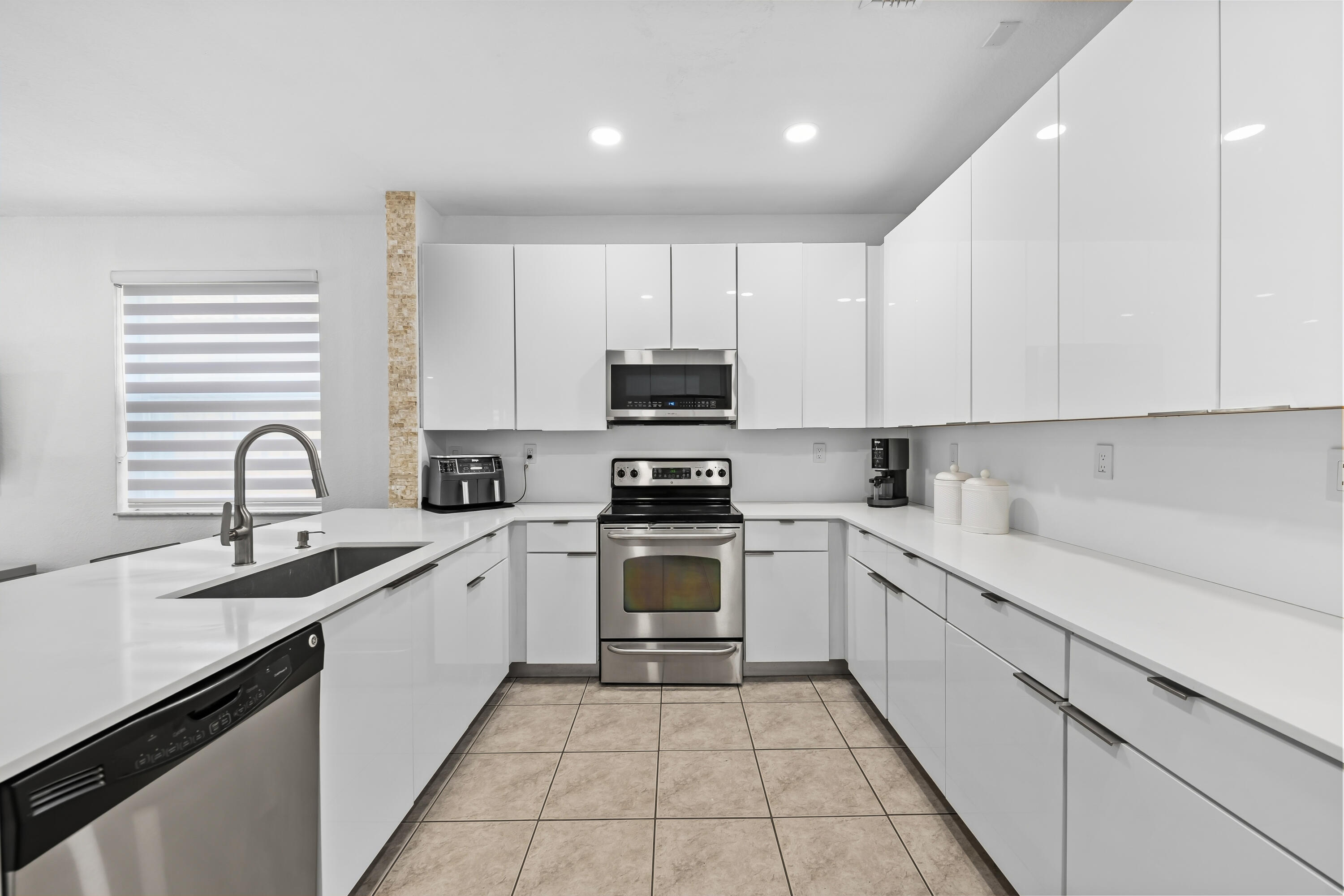 ISLANDS AT DORAL NORTHWEST - Residential