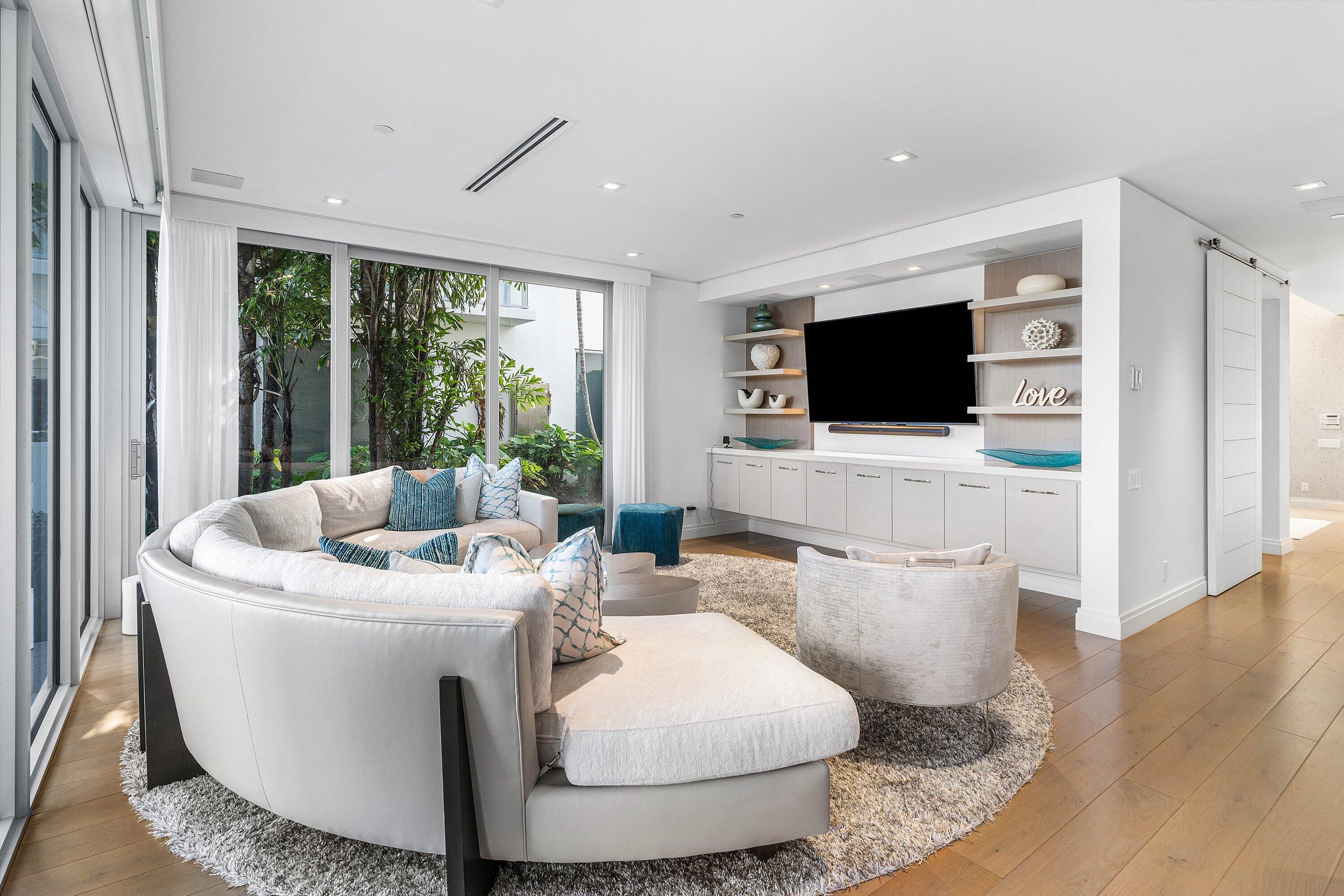 SEAGATE YACHT CLUB - Residential